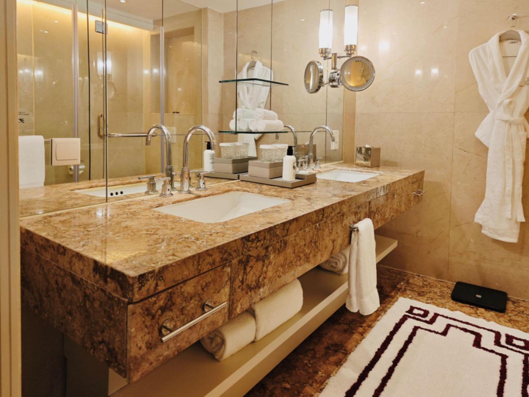Two-Bedroom Penthouse Suite Club Lounge Access