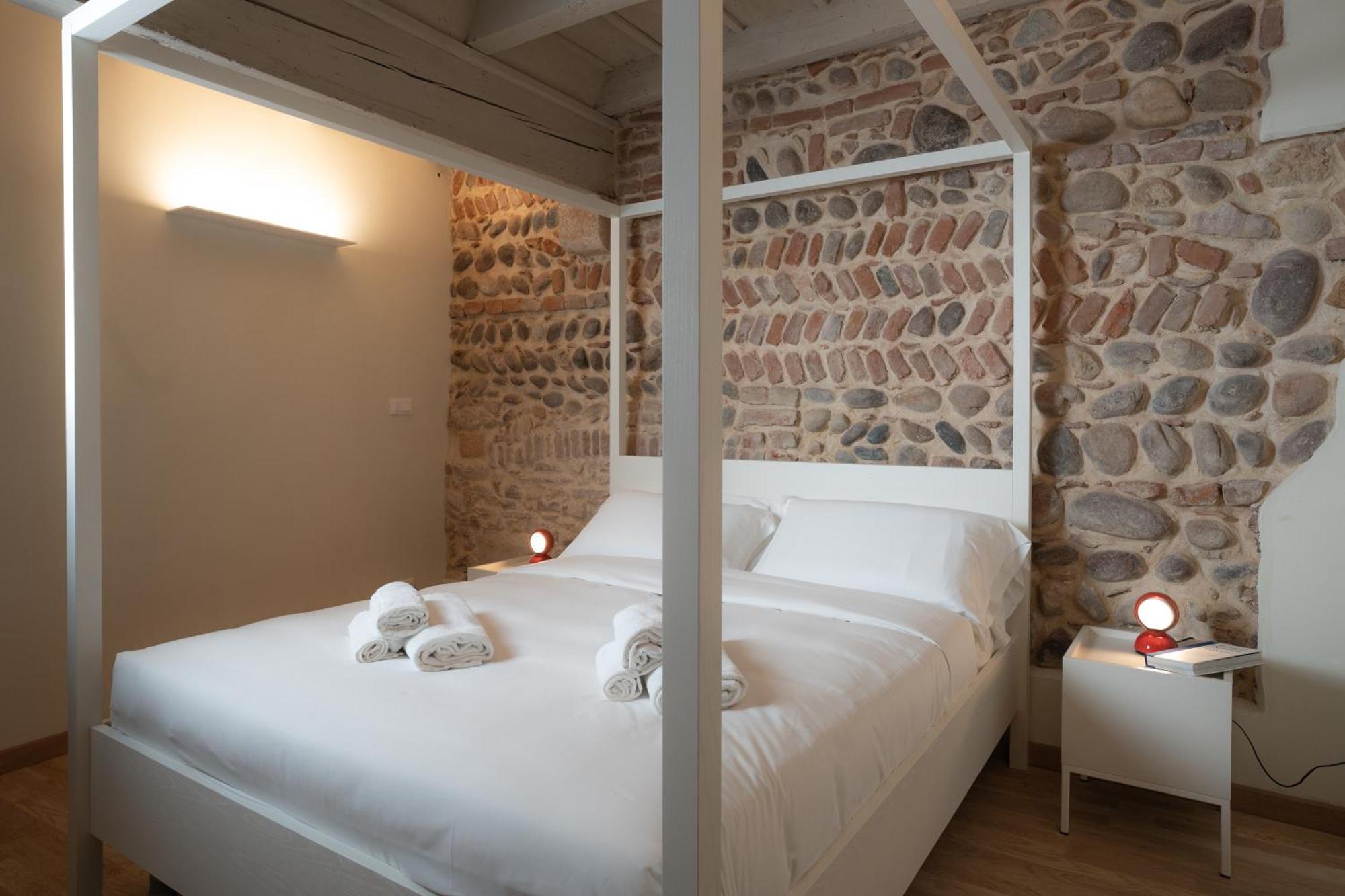 Apartamento de 1 Quarto - Térreo - Edifício Separado