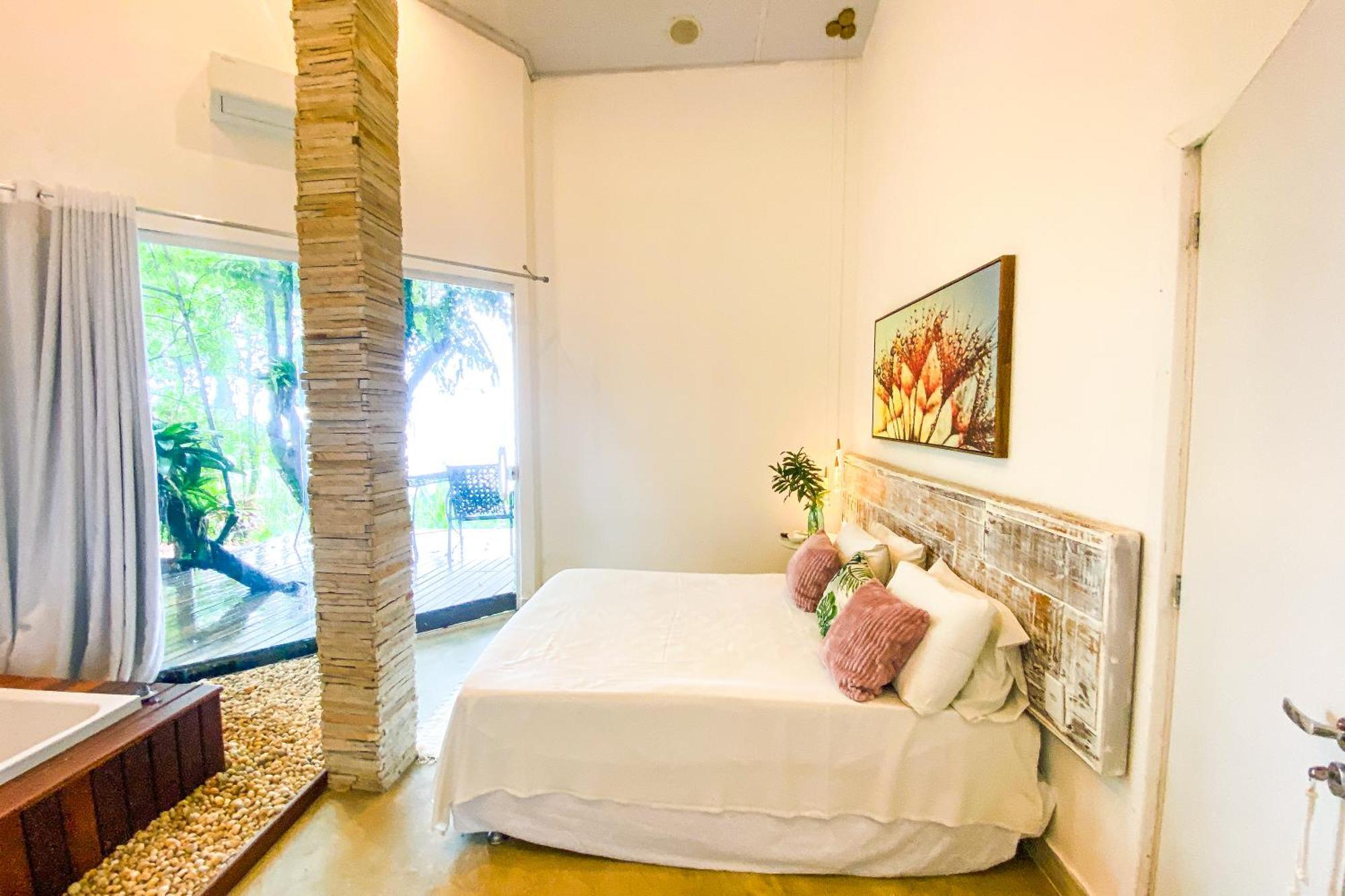 Quarto Luxo com Banheira de Hidromassagem