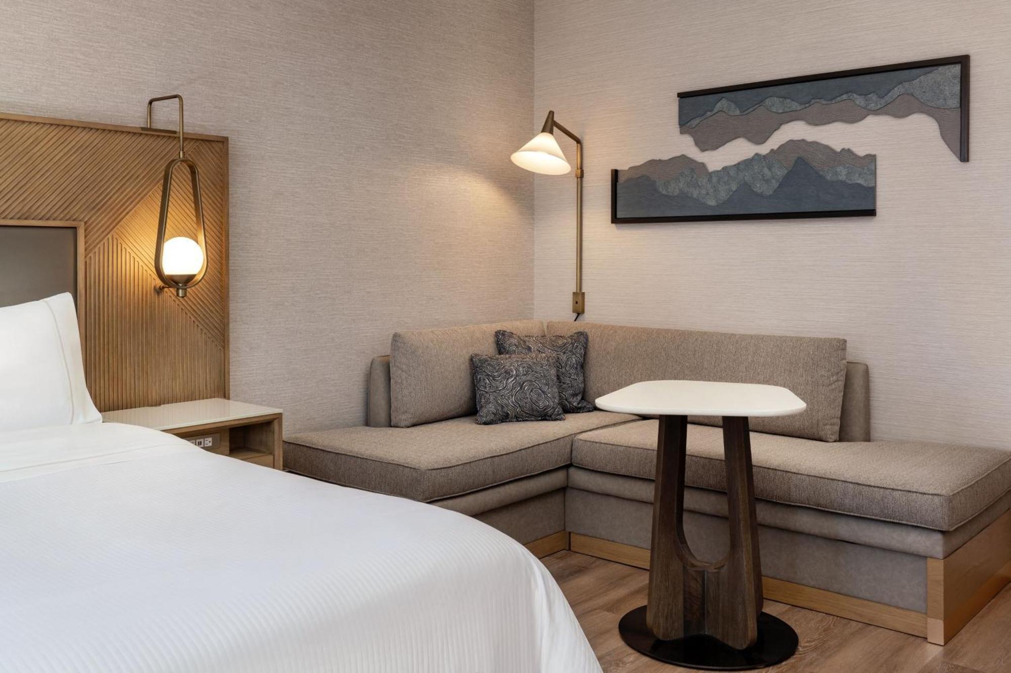 Habitación Doble Deluxe con cama extragrande y vistas a la ciudad