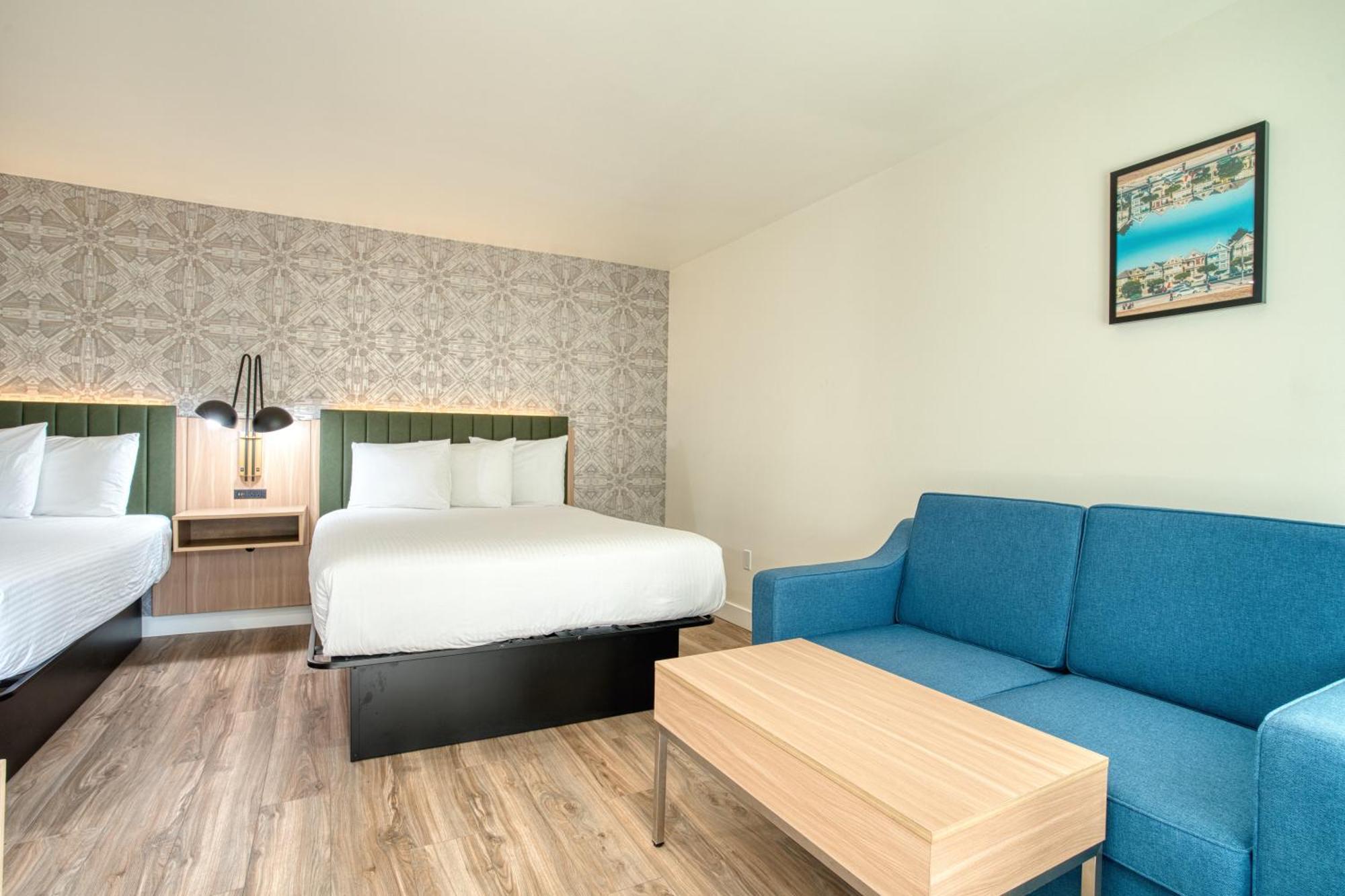 Deluxe Family Suite