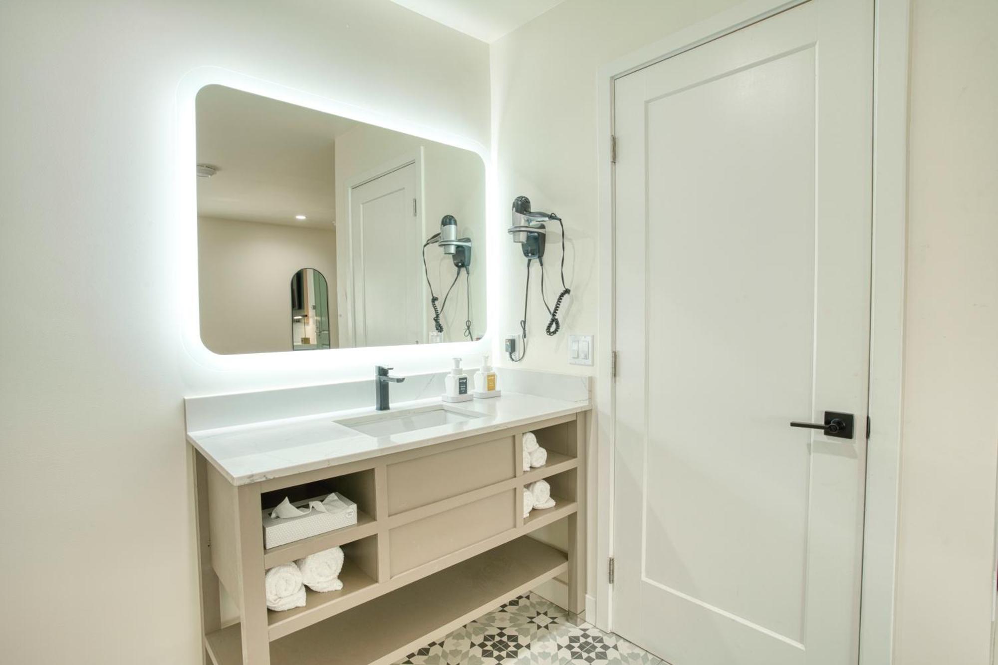 Deluxe Family Suite