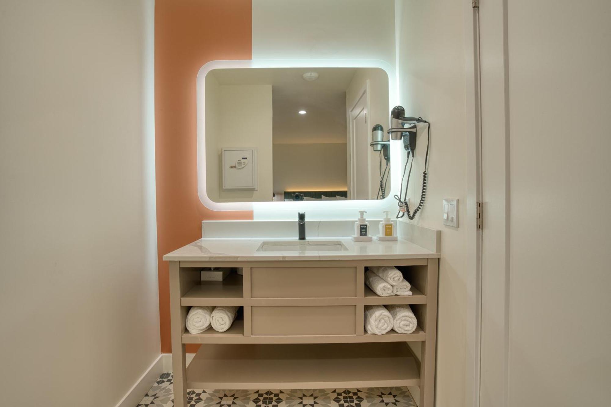Deluxe Family Suite