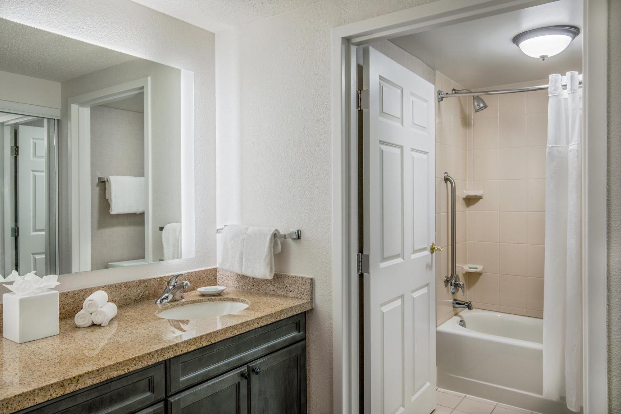 One-Bedroom Queen Suite, Sofa Bed, Full Kitchen, Living Space