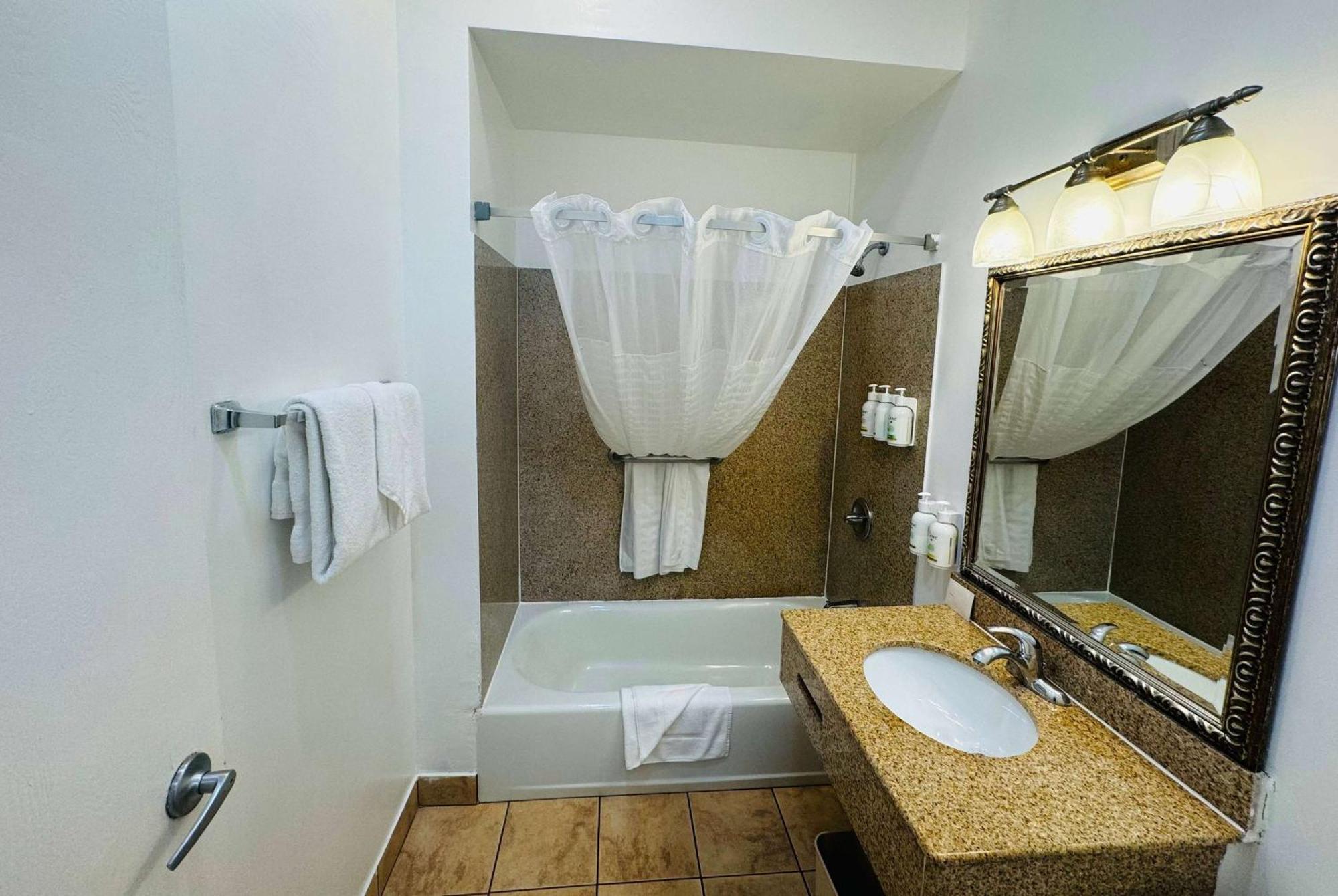 One-Bedroom Suite Two Queen Beds Non-Smoking