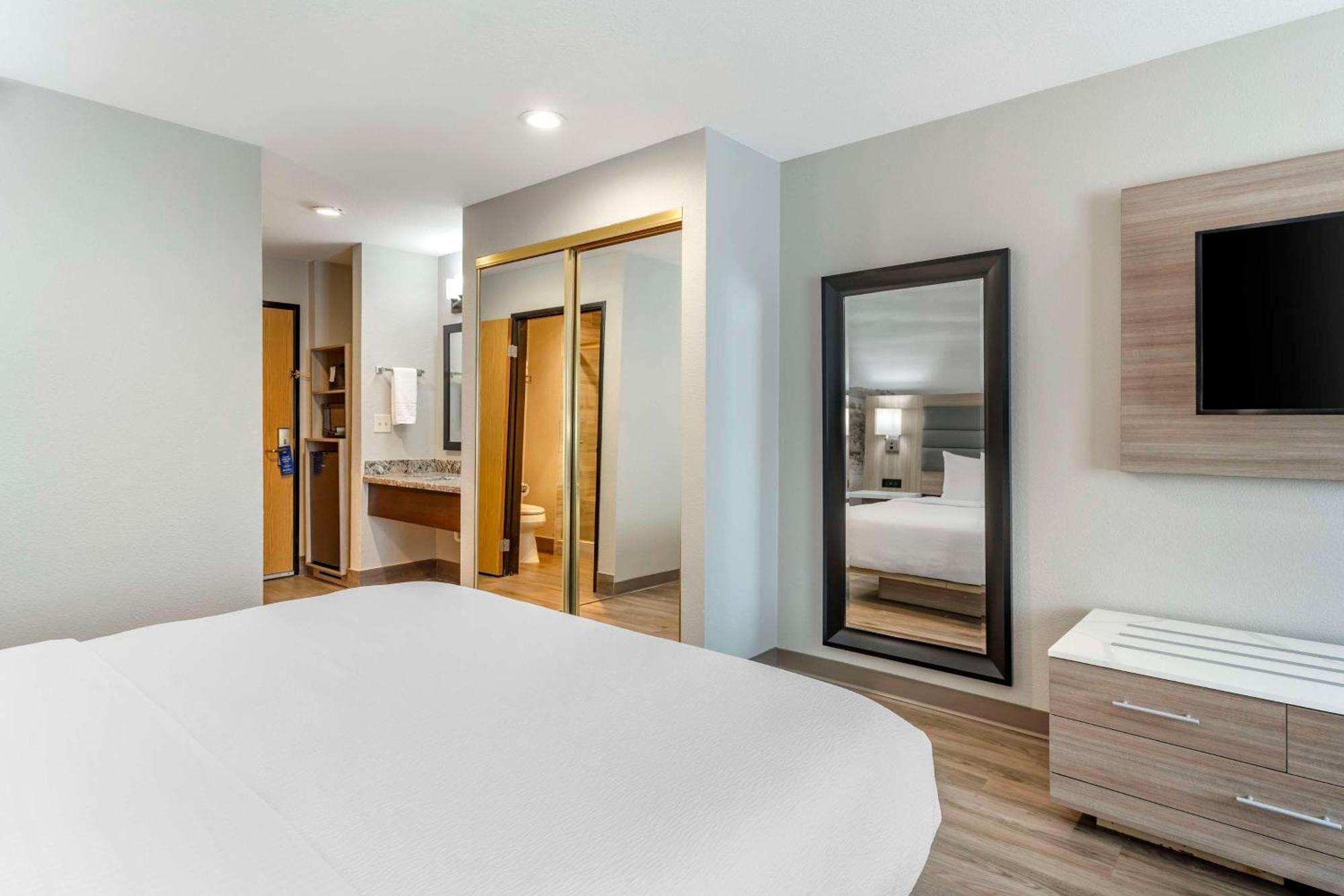 Standard King Room