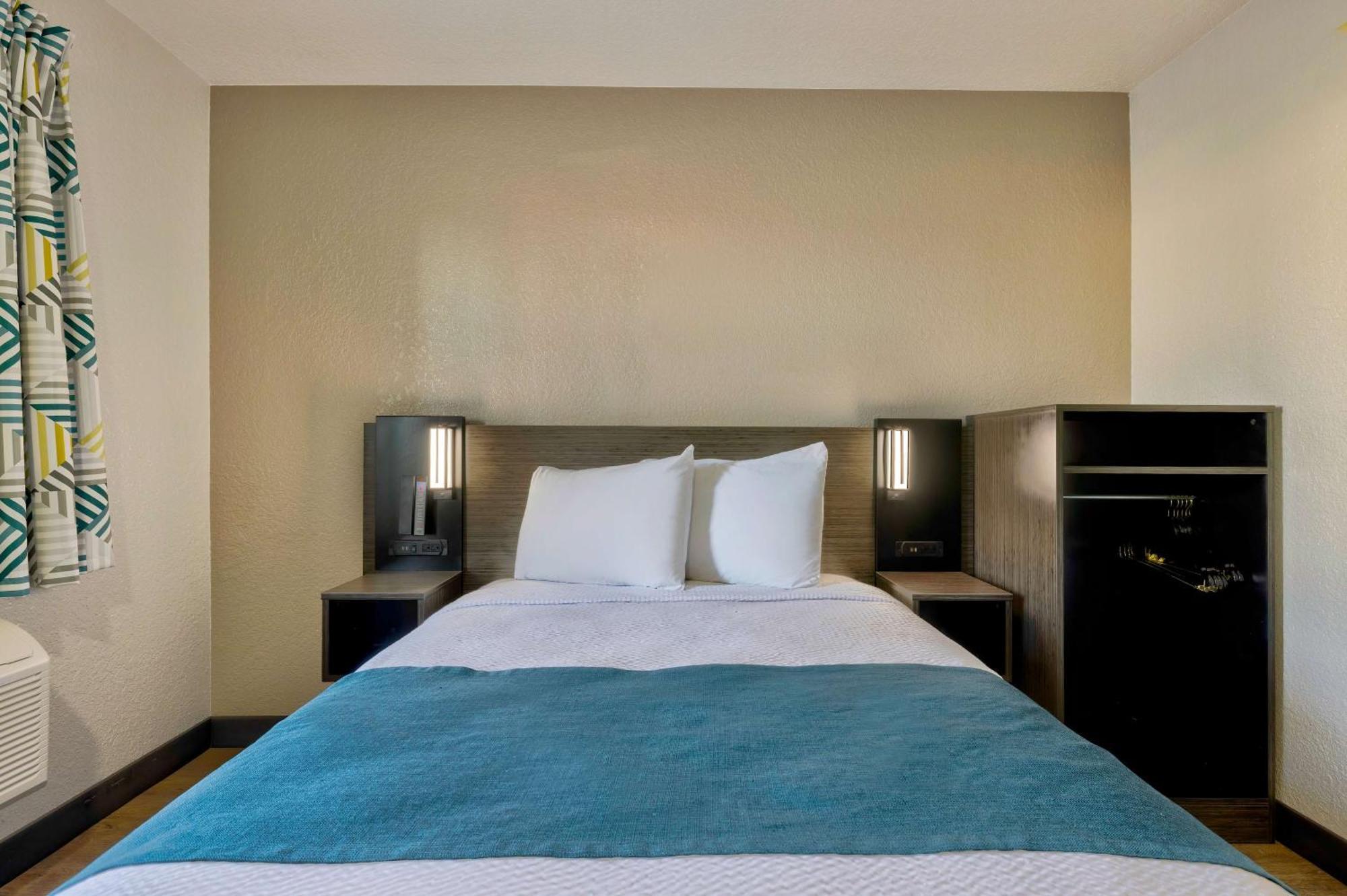 1 Queen Bed |Free Parking