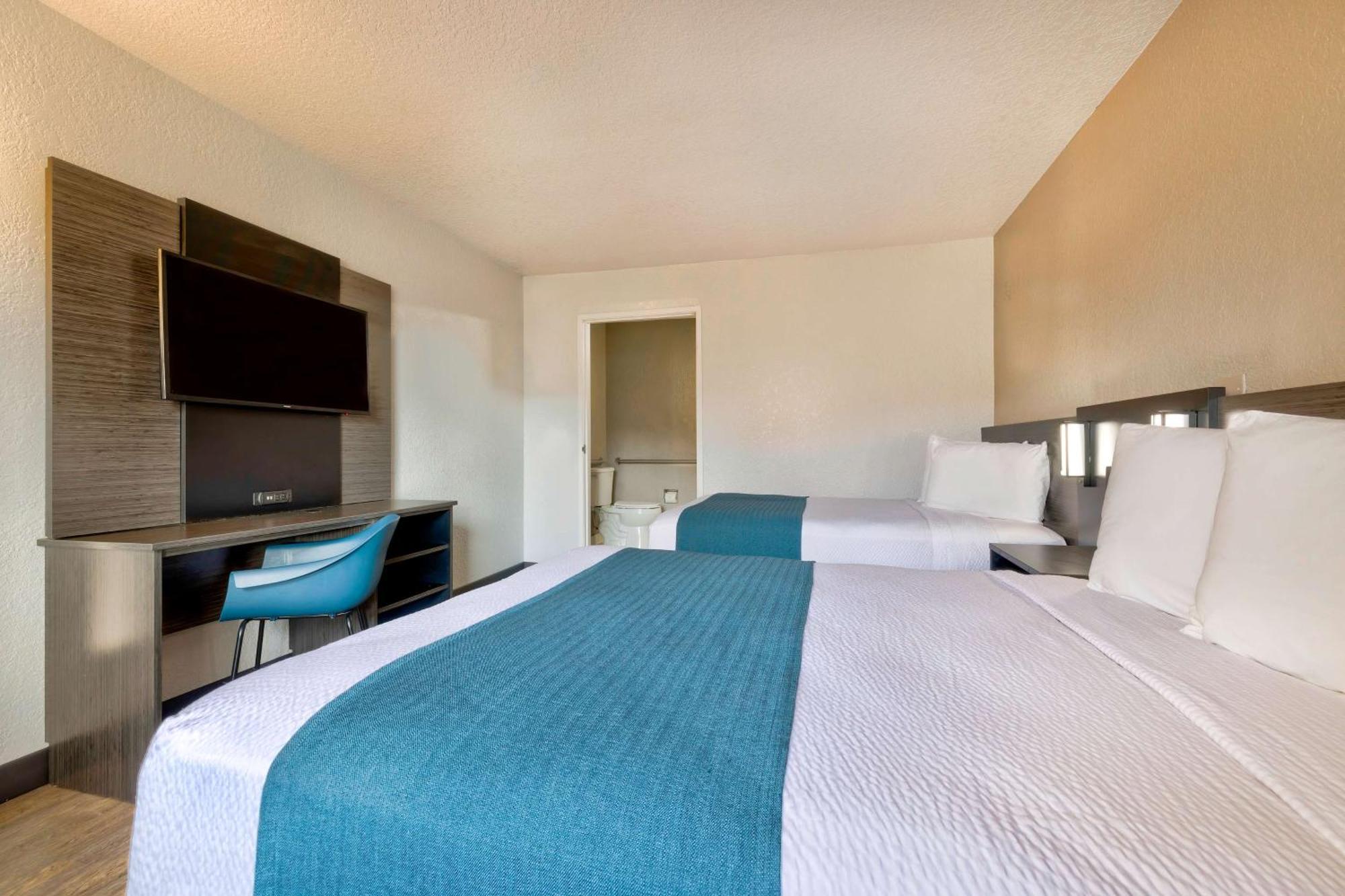 2 Full Beds |