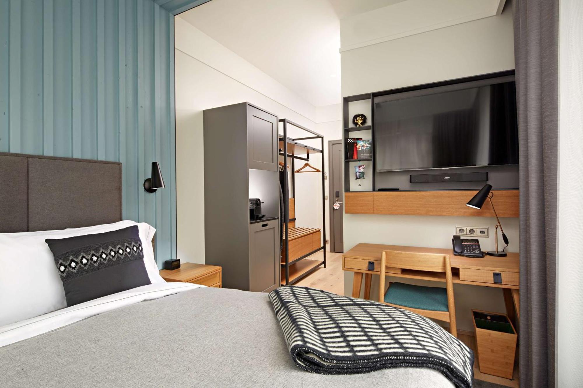 Queen Room,1500975013:JPEG