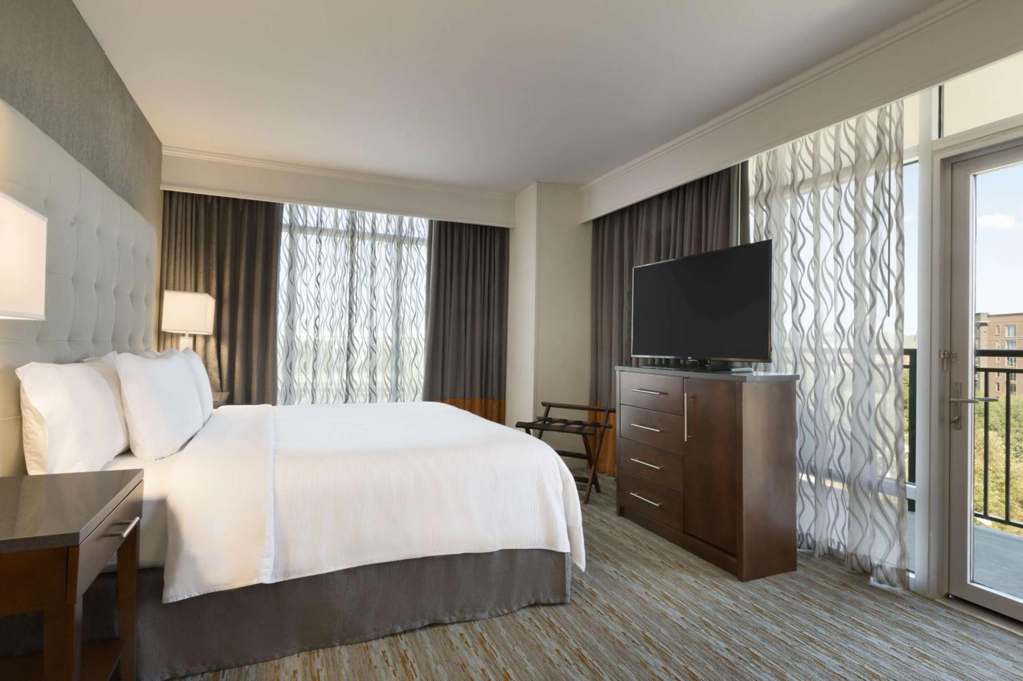King Studio Suite with Balcony