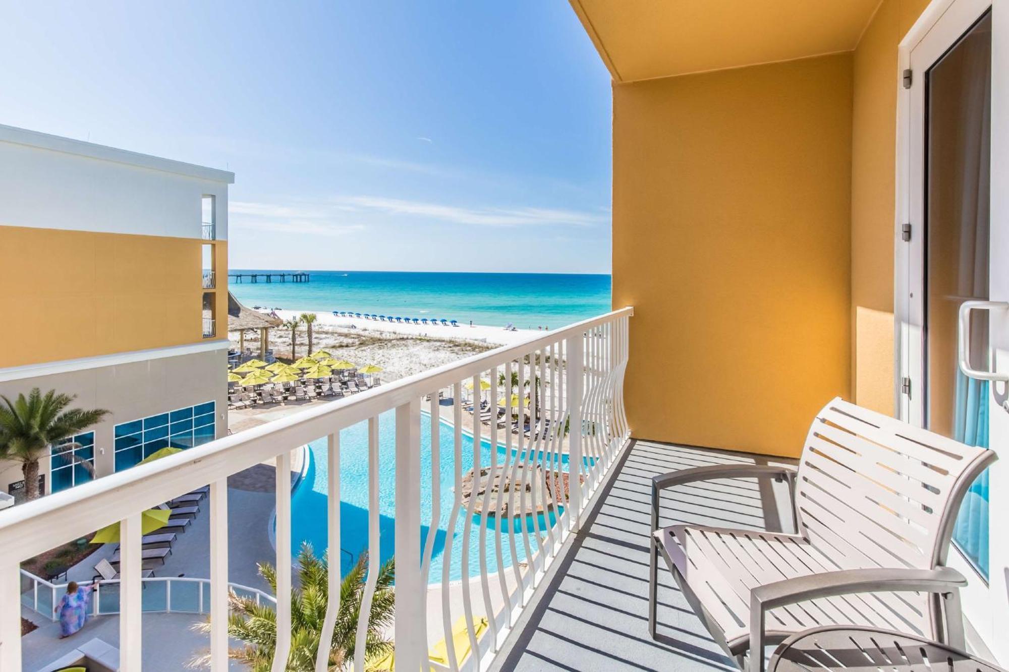 Junior Suite mit Kingsize-Bett und Blick auf den Golf