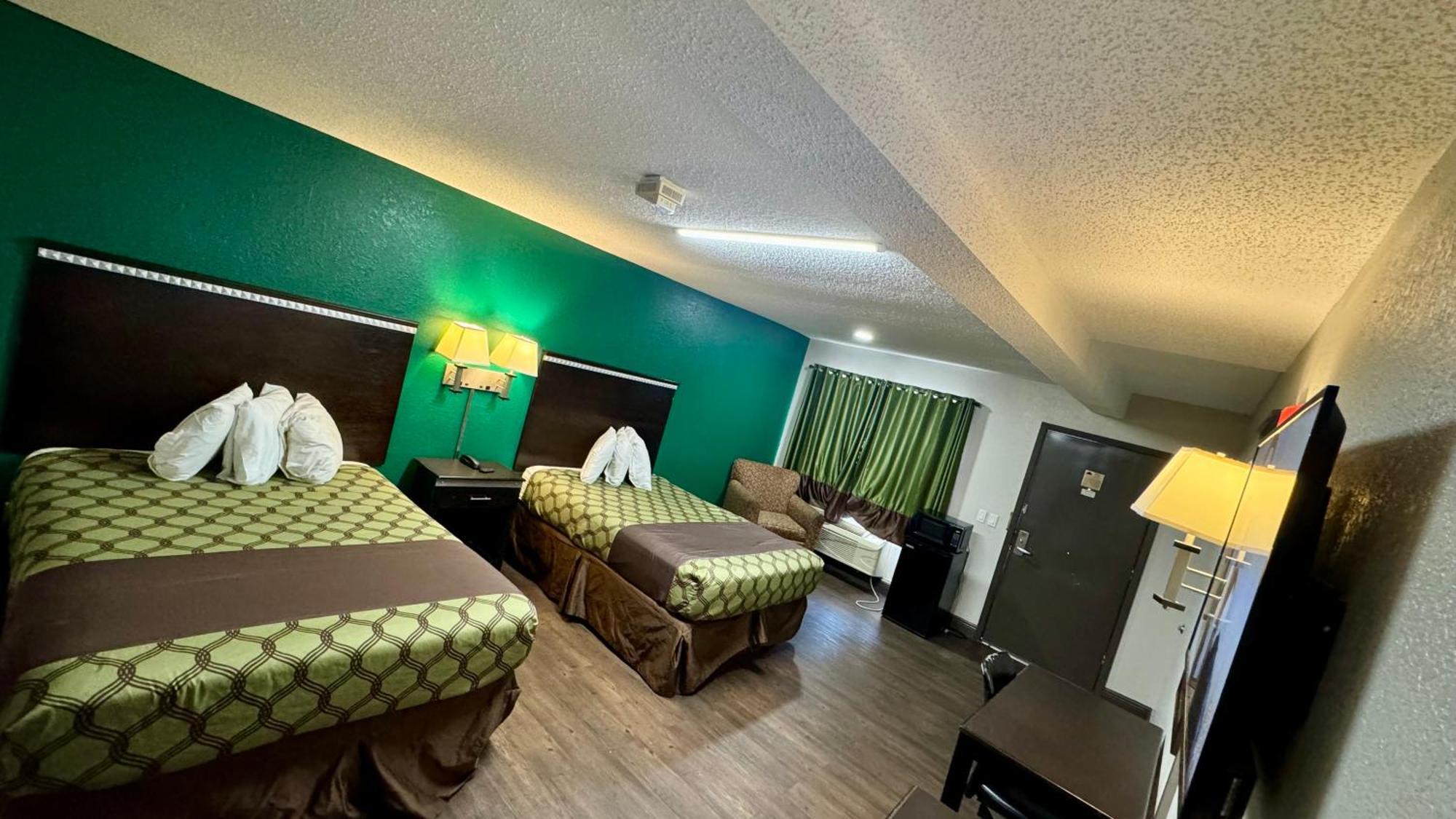 Double Room with Two Double Beds - Smoking