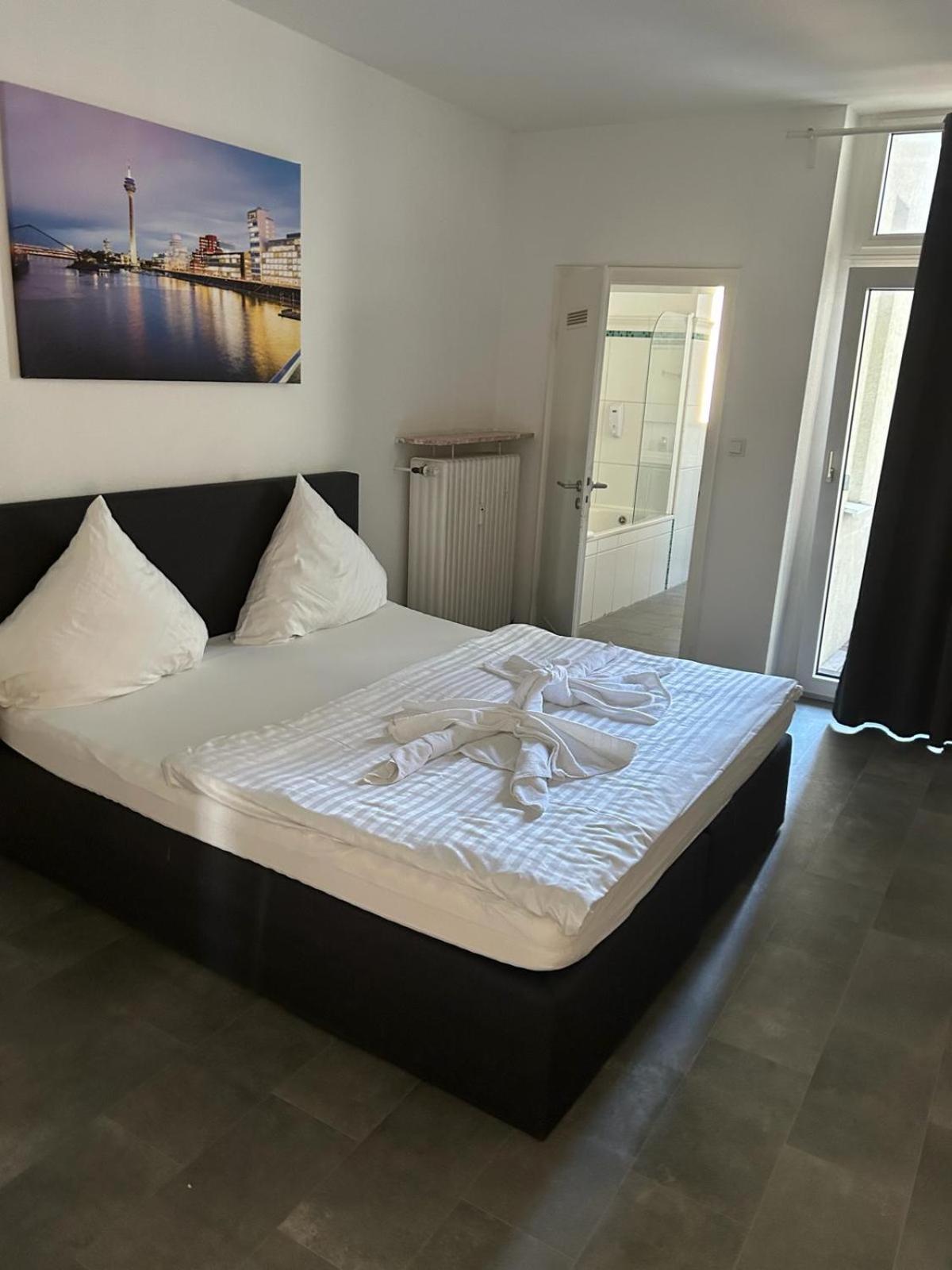 Three-Bedroom Suite,1499372032:JPEG