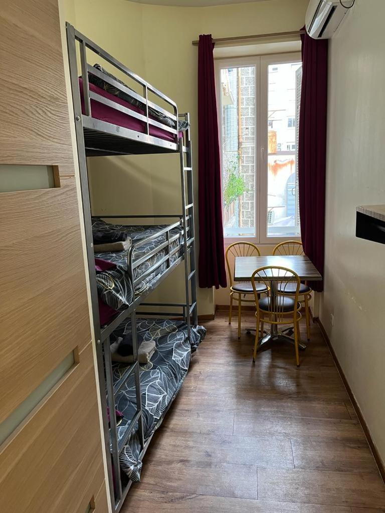 Single Bed in Mixed Dormitory Room