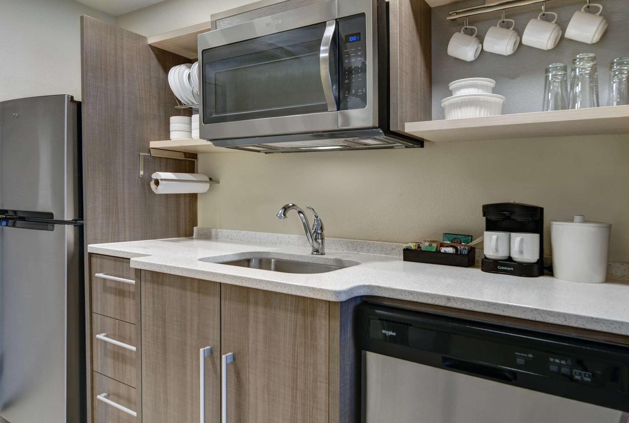 One-Bedroom King Suite - Non-Smoking