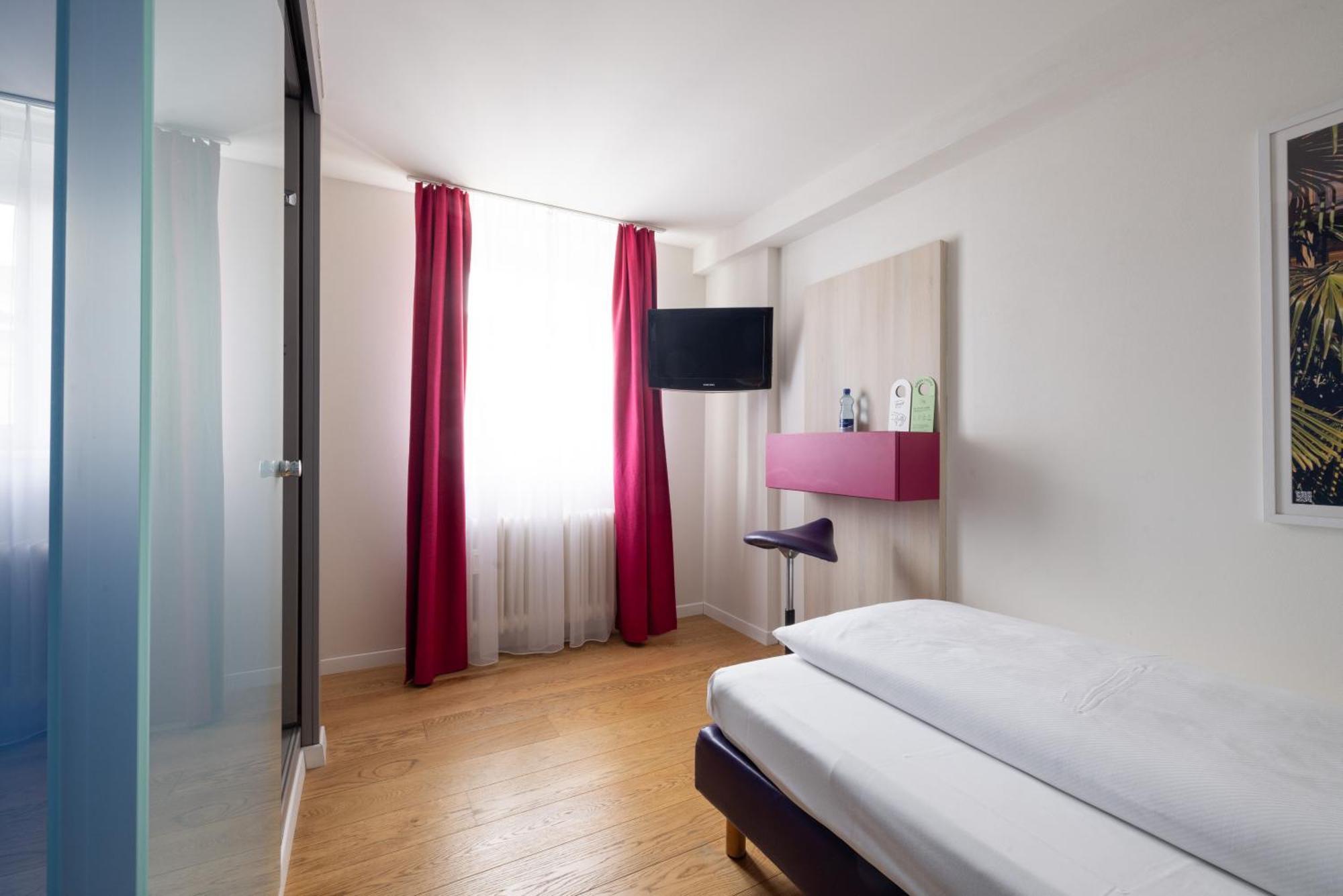 Single Room,1499456458:JPEG