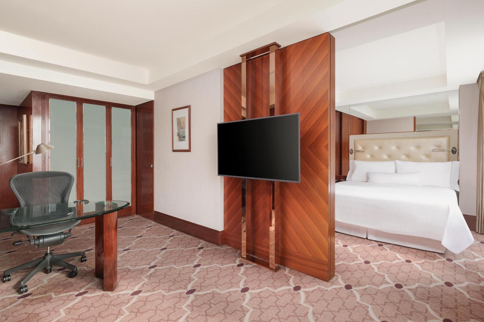 Connecting Room