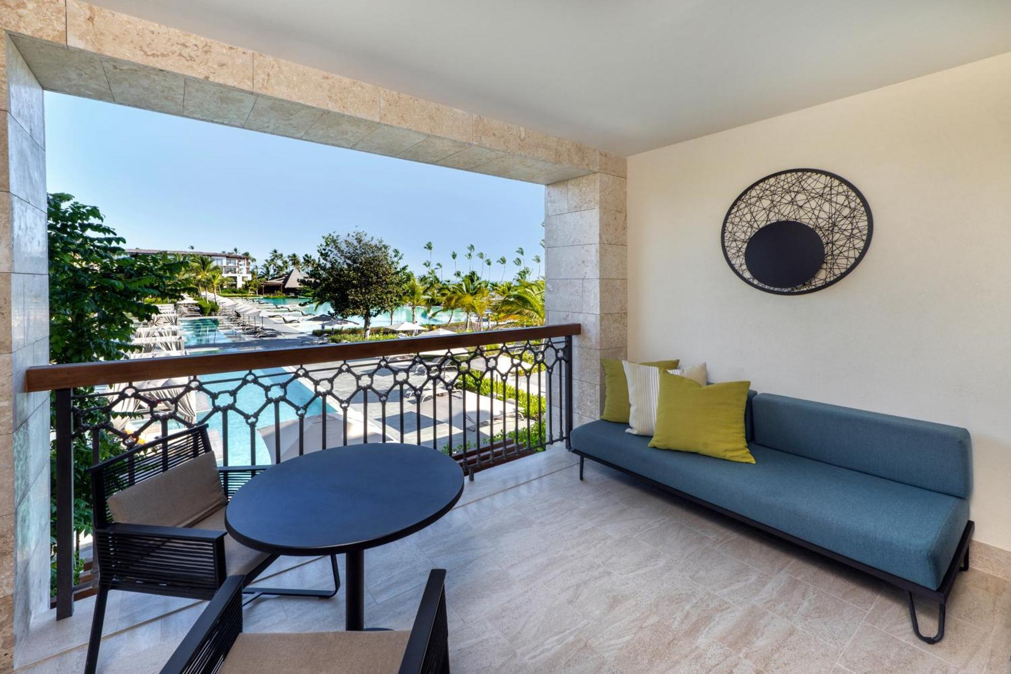 Resort Queen - Pool View Junior Suite