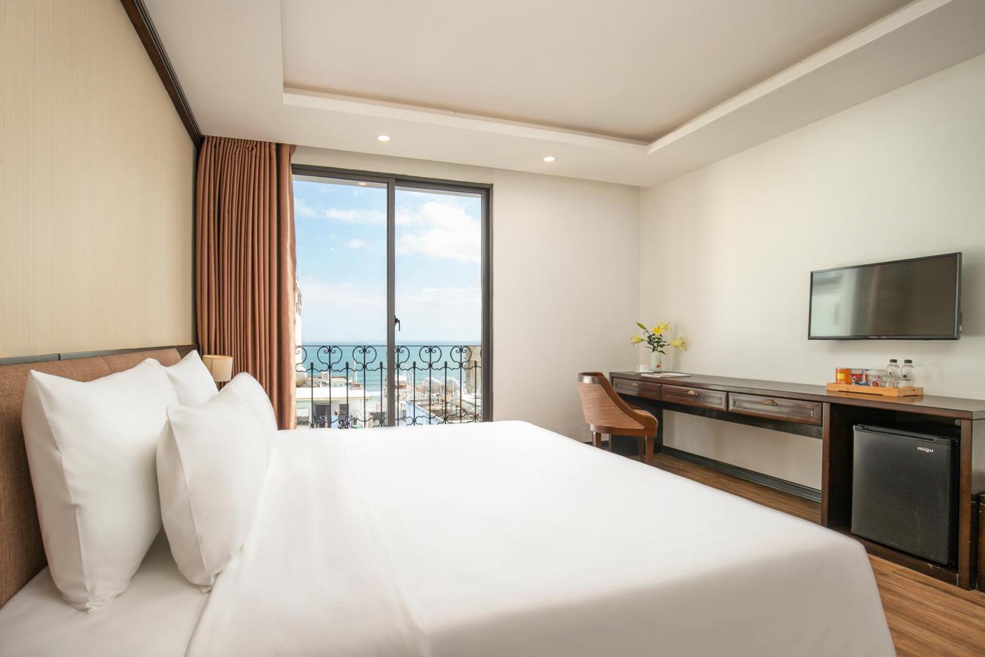Executive Double Room with Balcony and Sea View