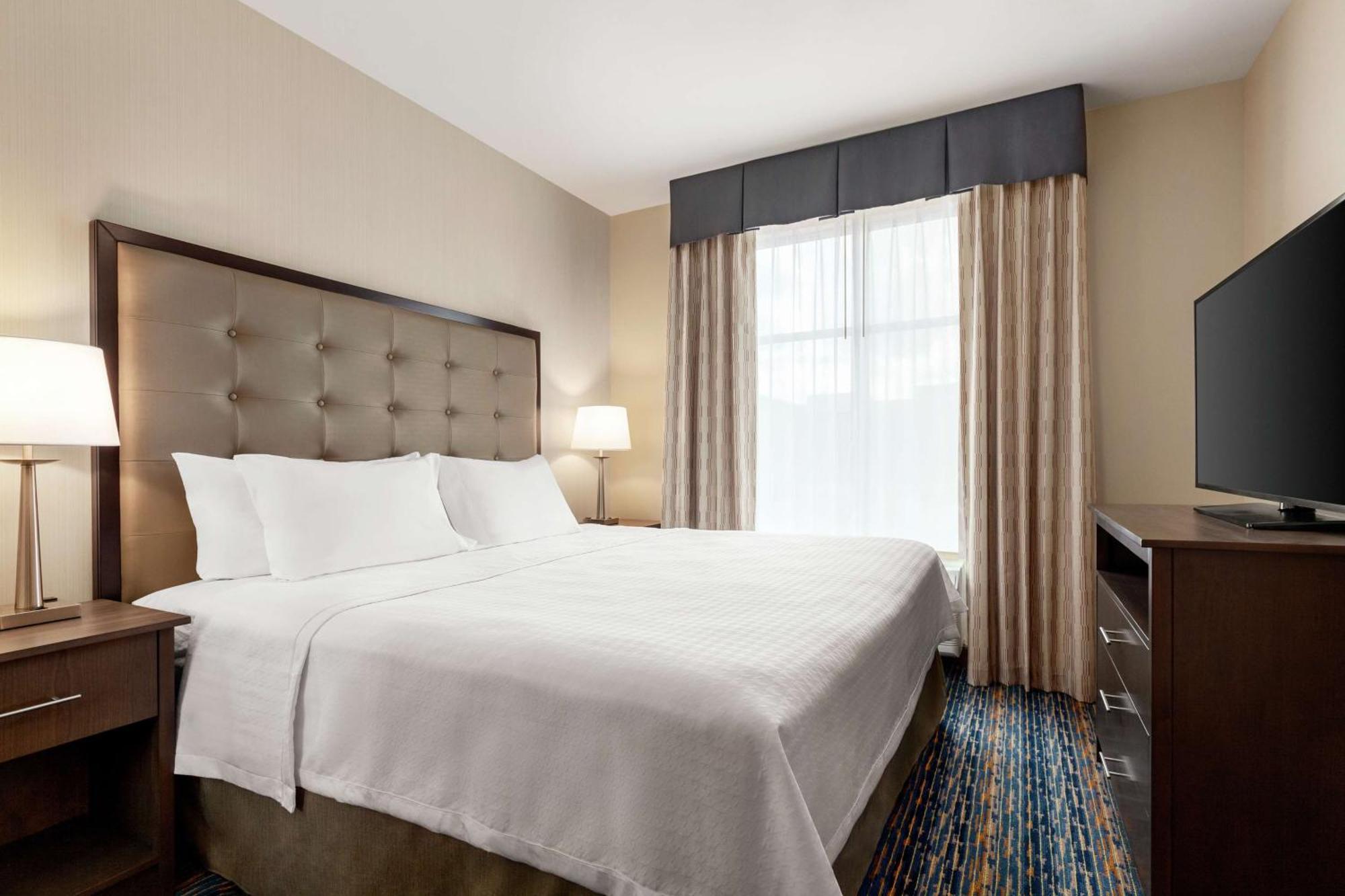 One-Bedroom King Suite - Non-Smoking