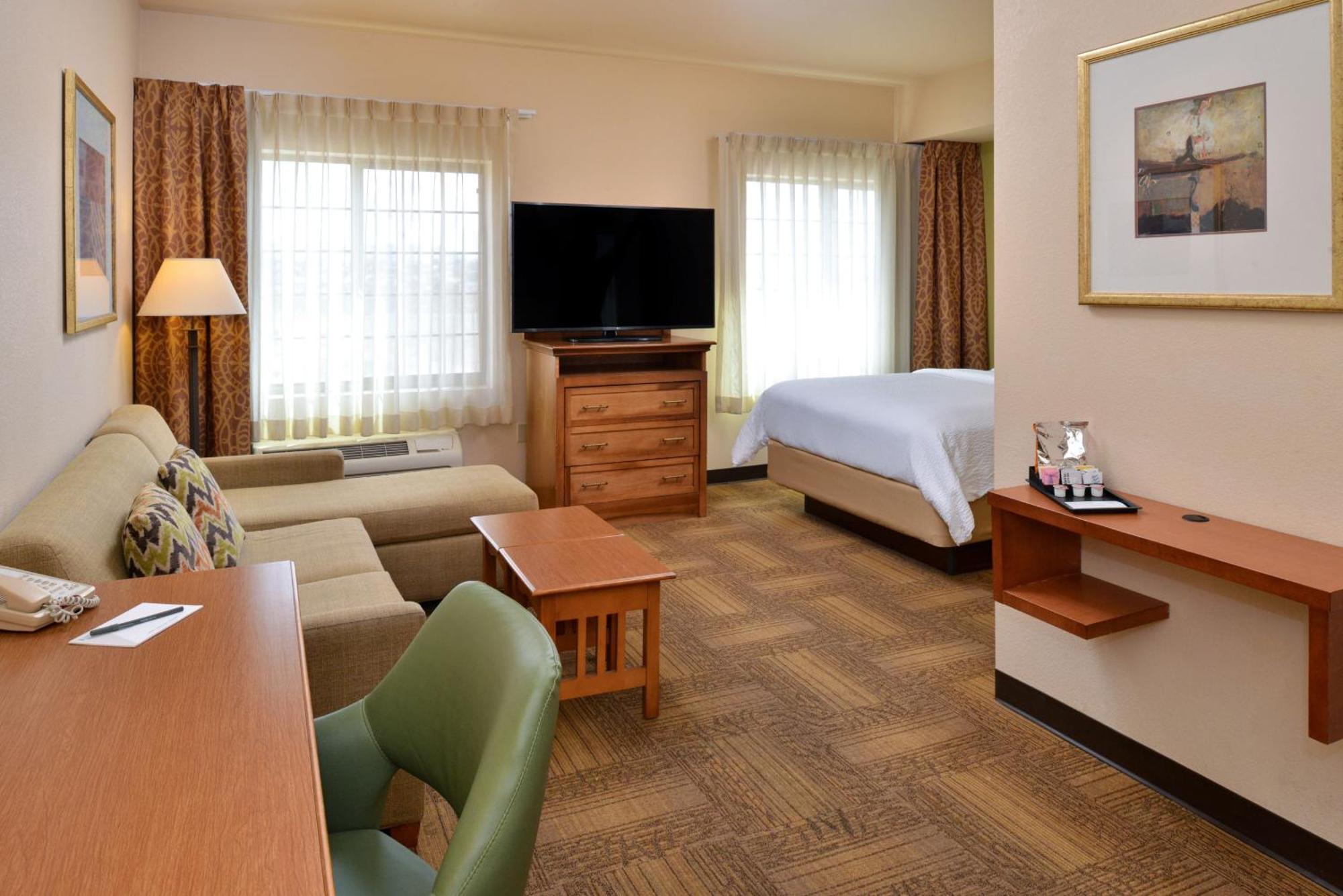 Queen Studio Suite - Communications Accessible