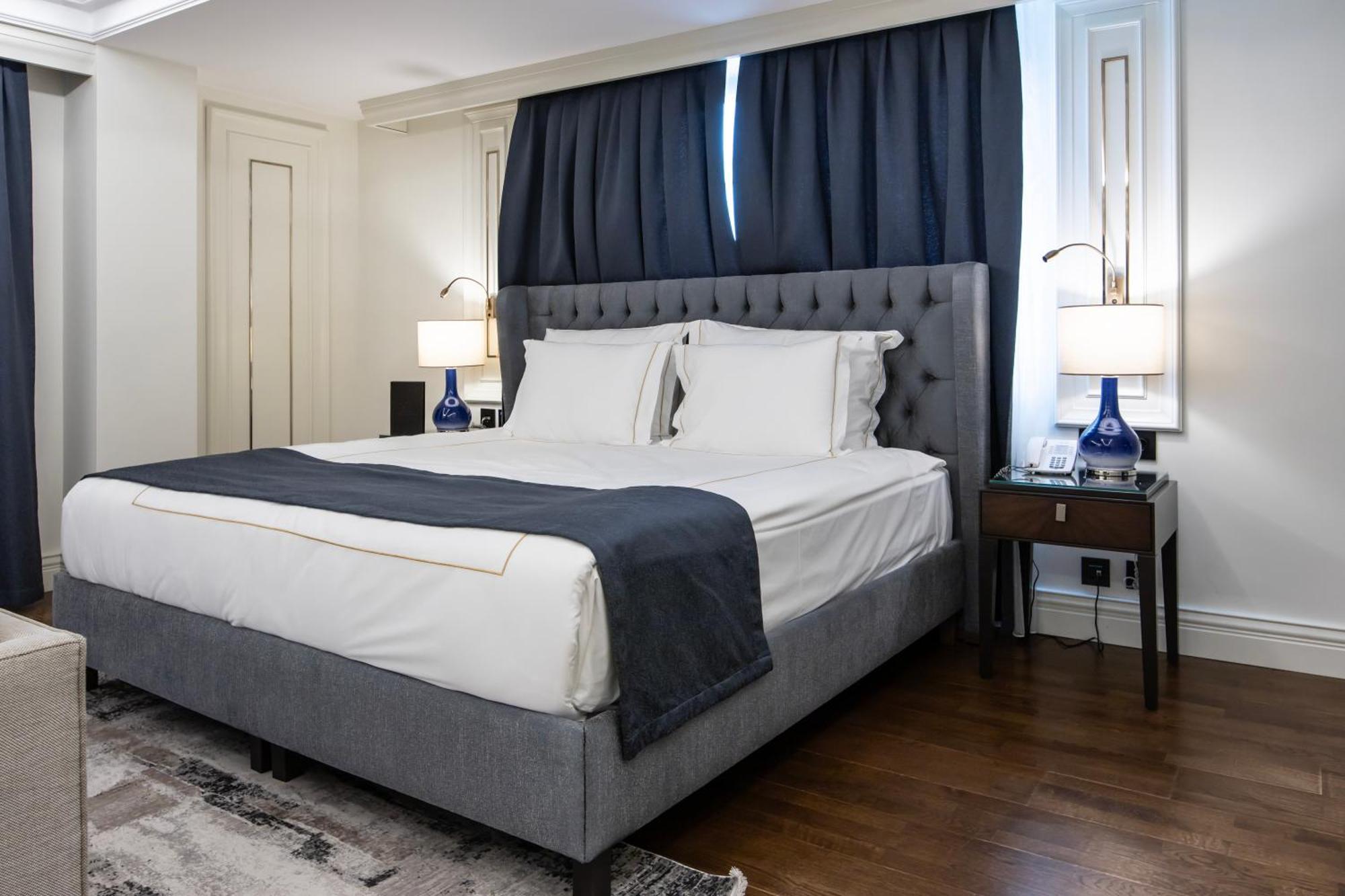 Premier King Suite with City View