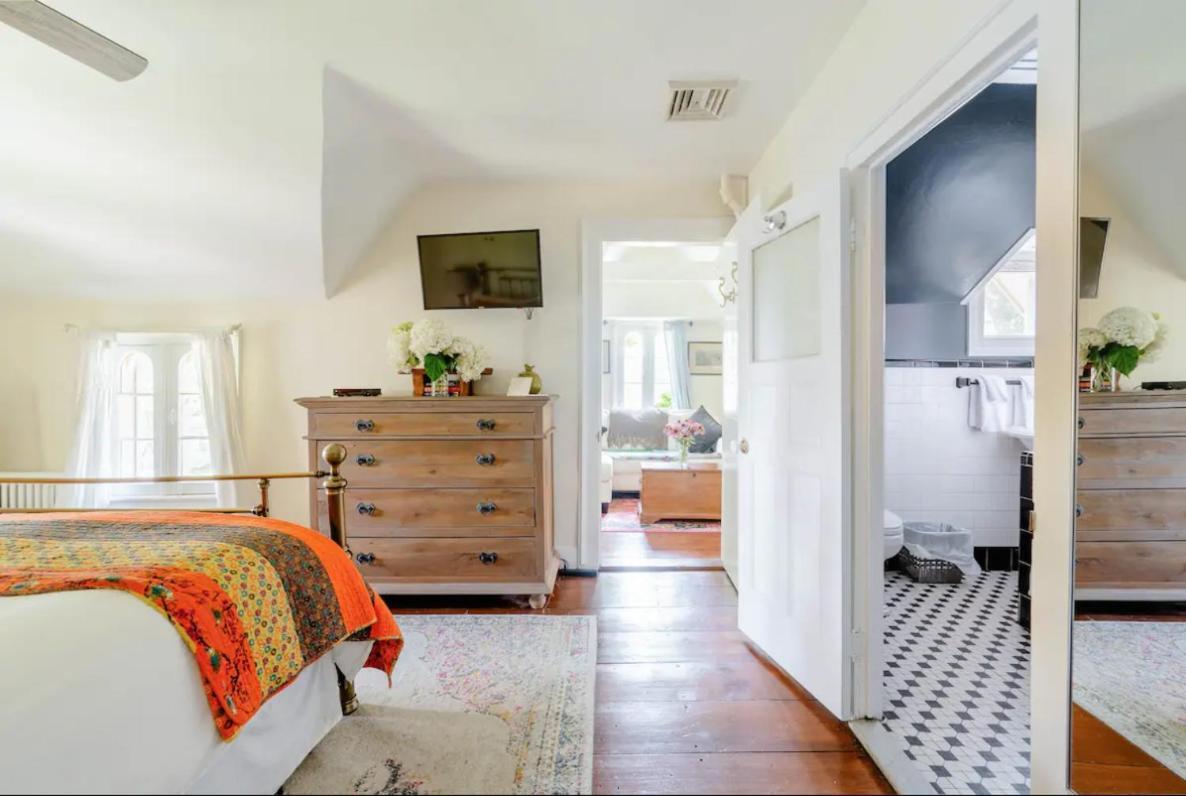 Deluxe King Suite