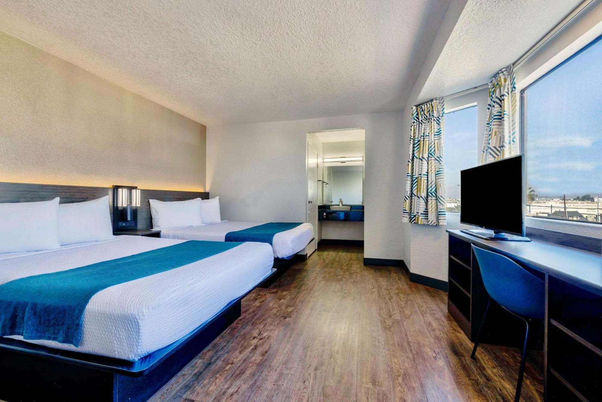 2 Full Beds |