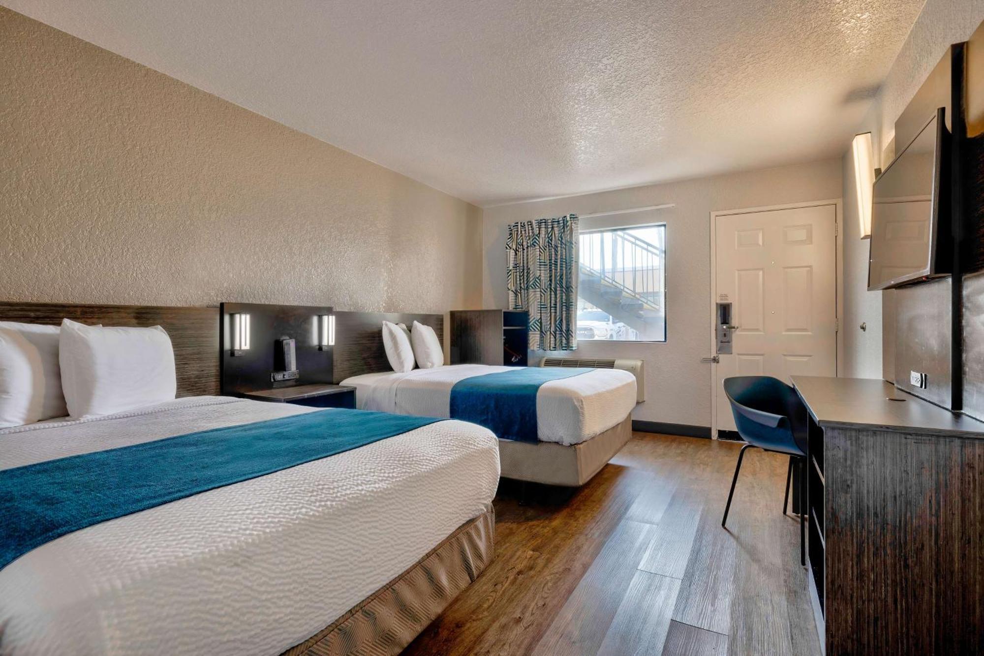 1 Full Bed | ADA or Tub |