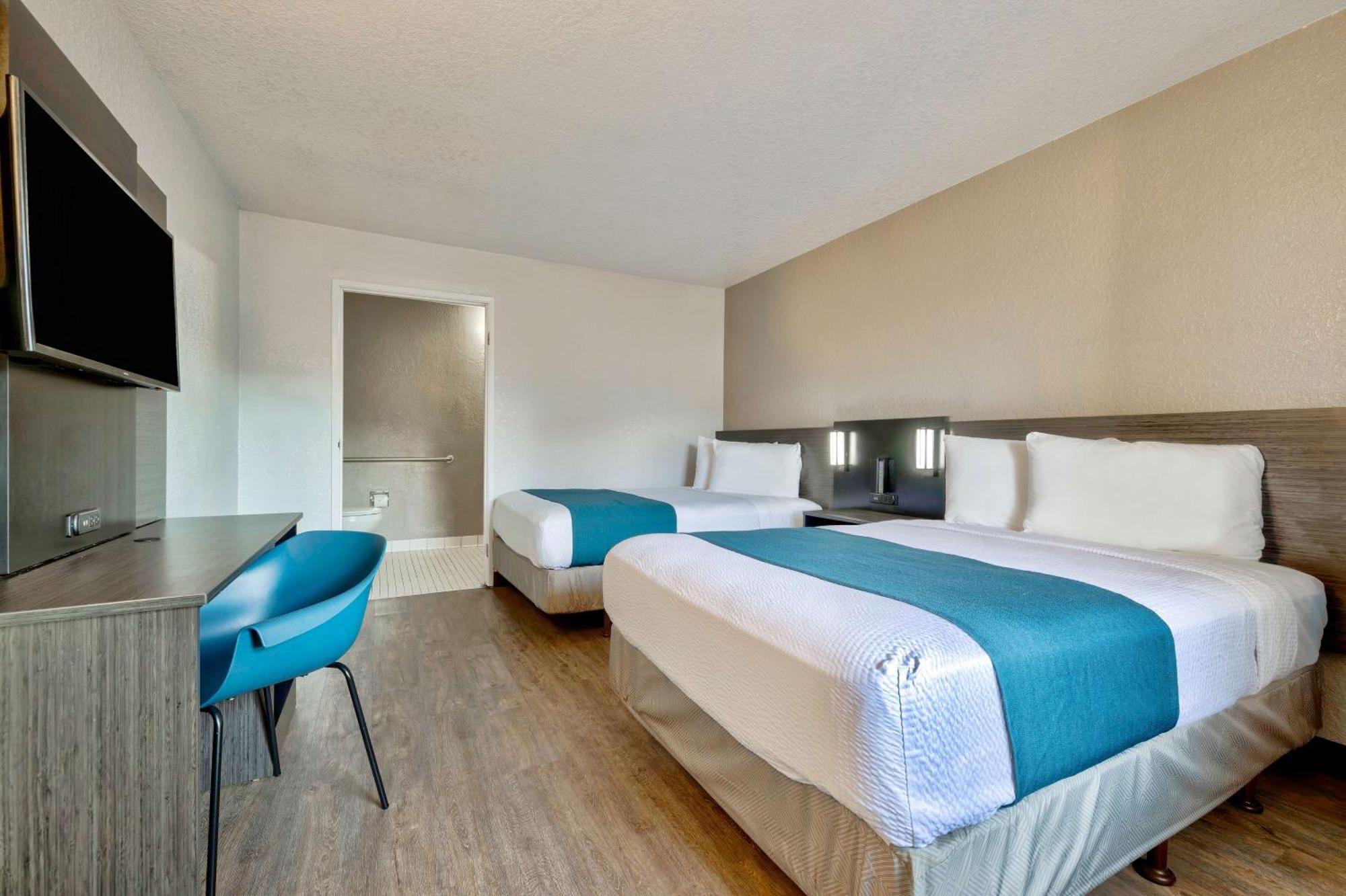 1 Full Bed | ADA or Tub |