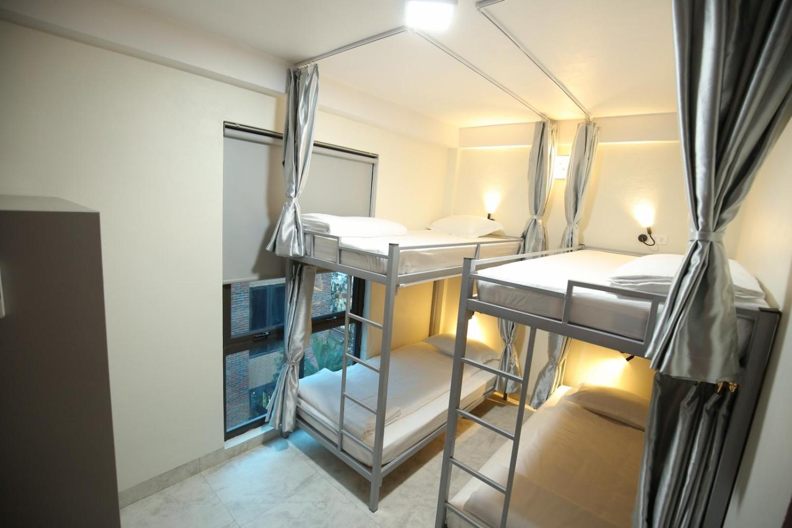 Single Bed in Mixed Dormitory Room