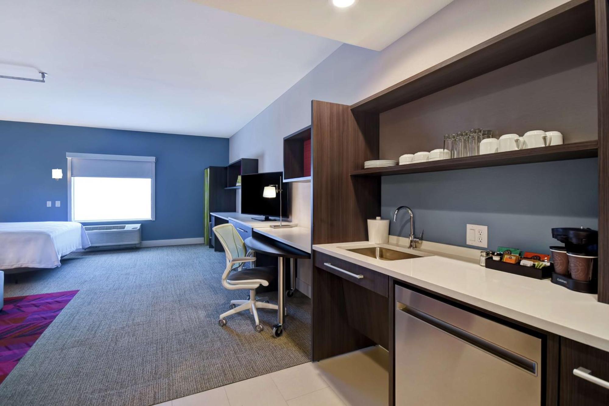 King Room with Walk-in Shower - Mobility Accessible/Non-Smoking