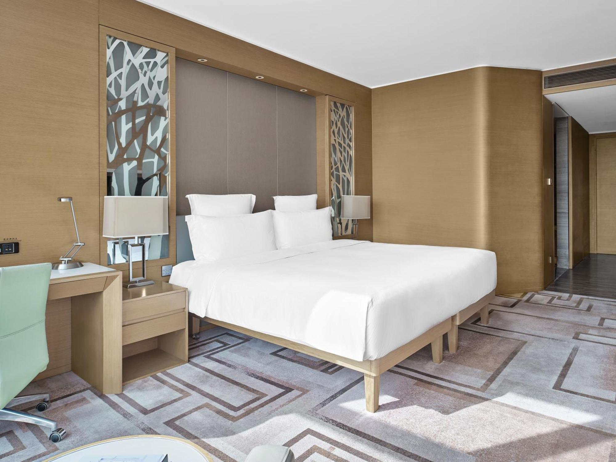 Deluxe City View King Room,1499917441:JPEG