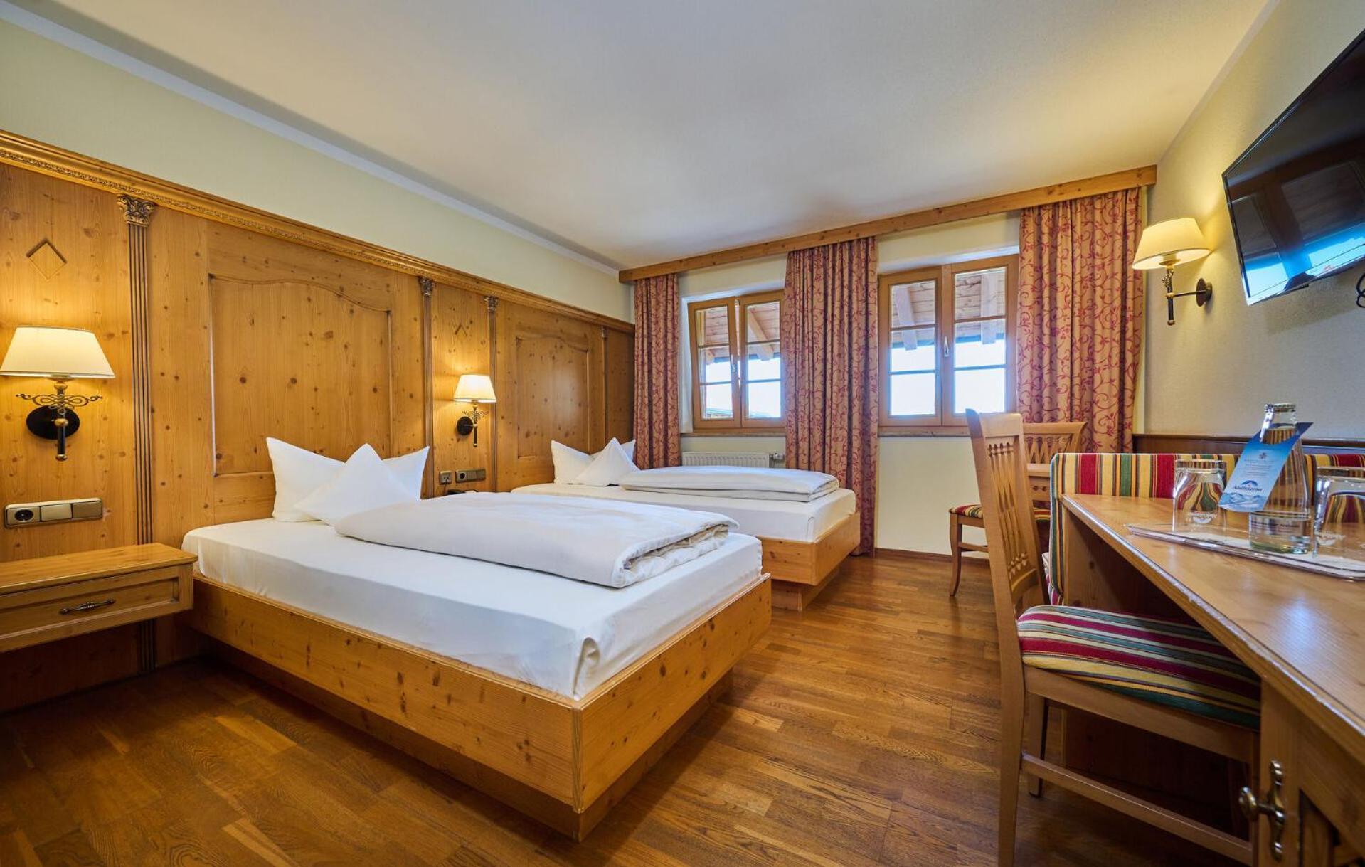 Twin Room,1641106409:JPEG