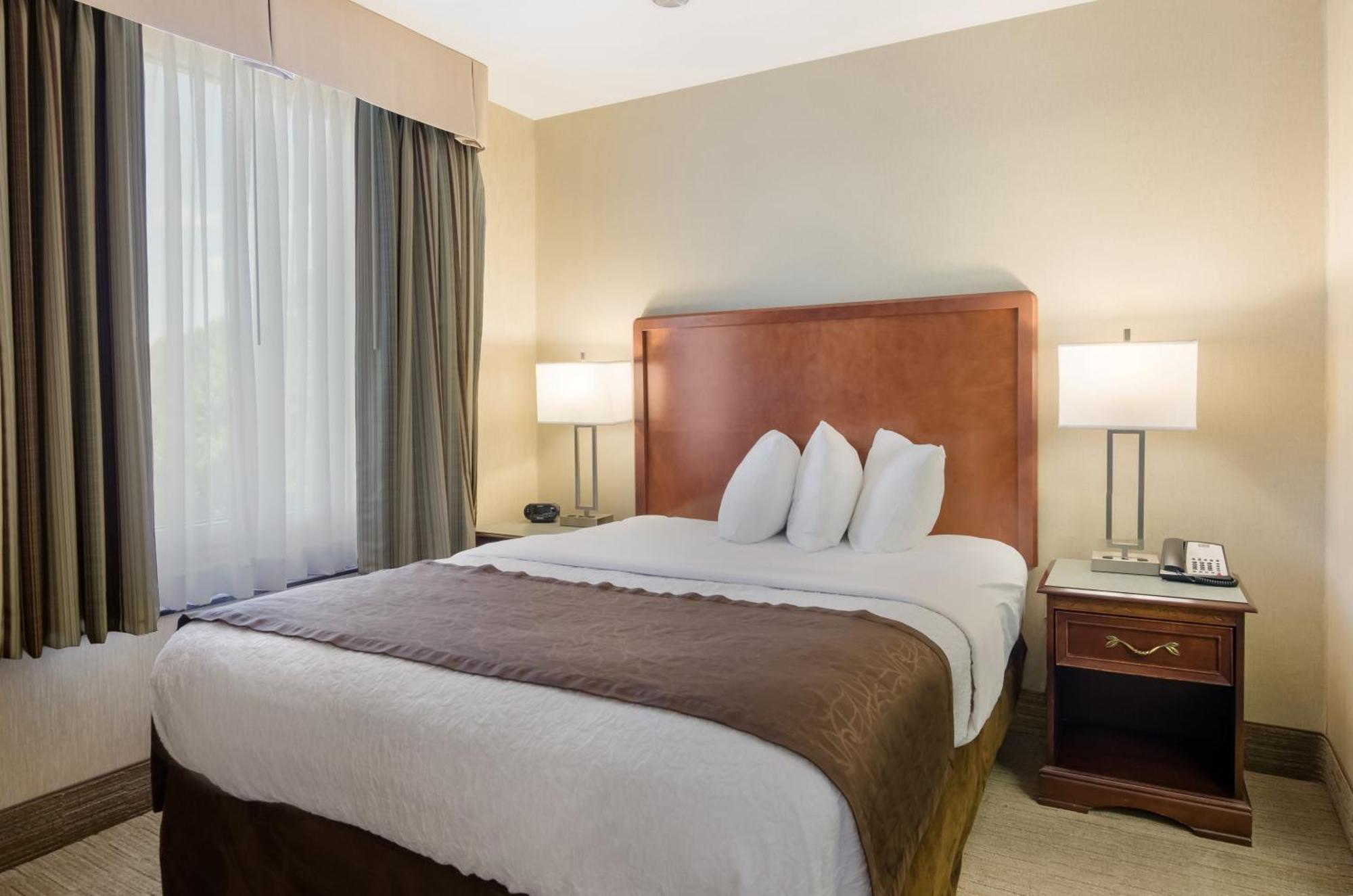 Efficiency Queen Suite Two Queen Beds Non-Smoking