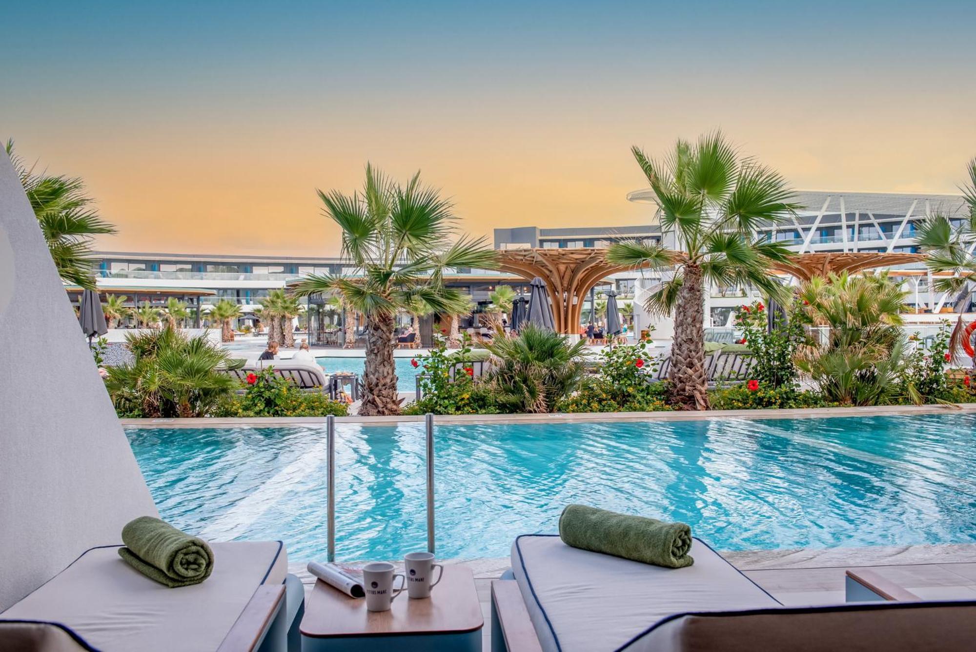 Hébergement Double Deluxe avec Piscine Individuelle - Vue sur Piscine ou Mer