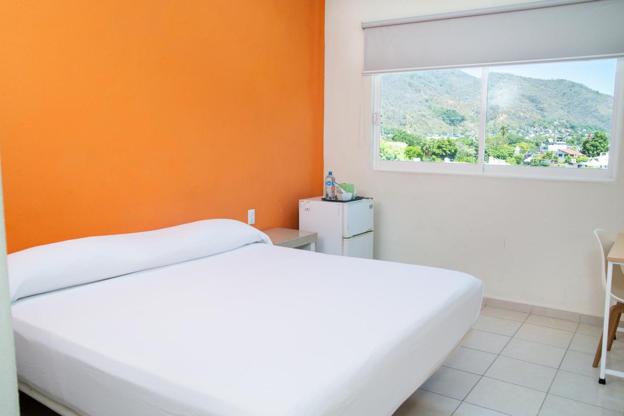 Habitación con cama extragrande.