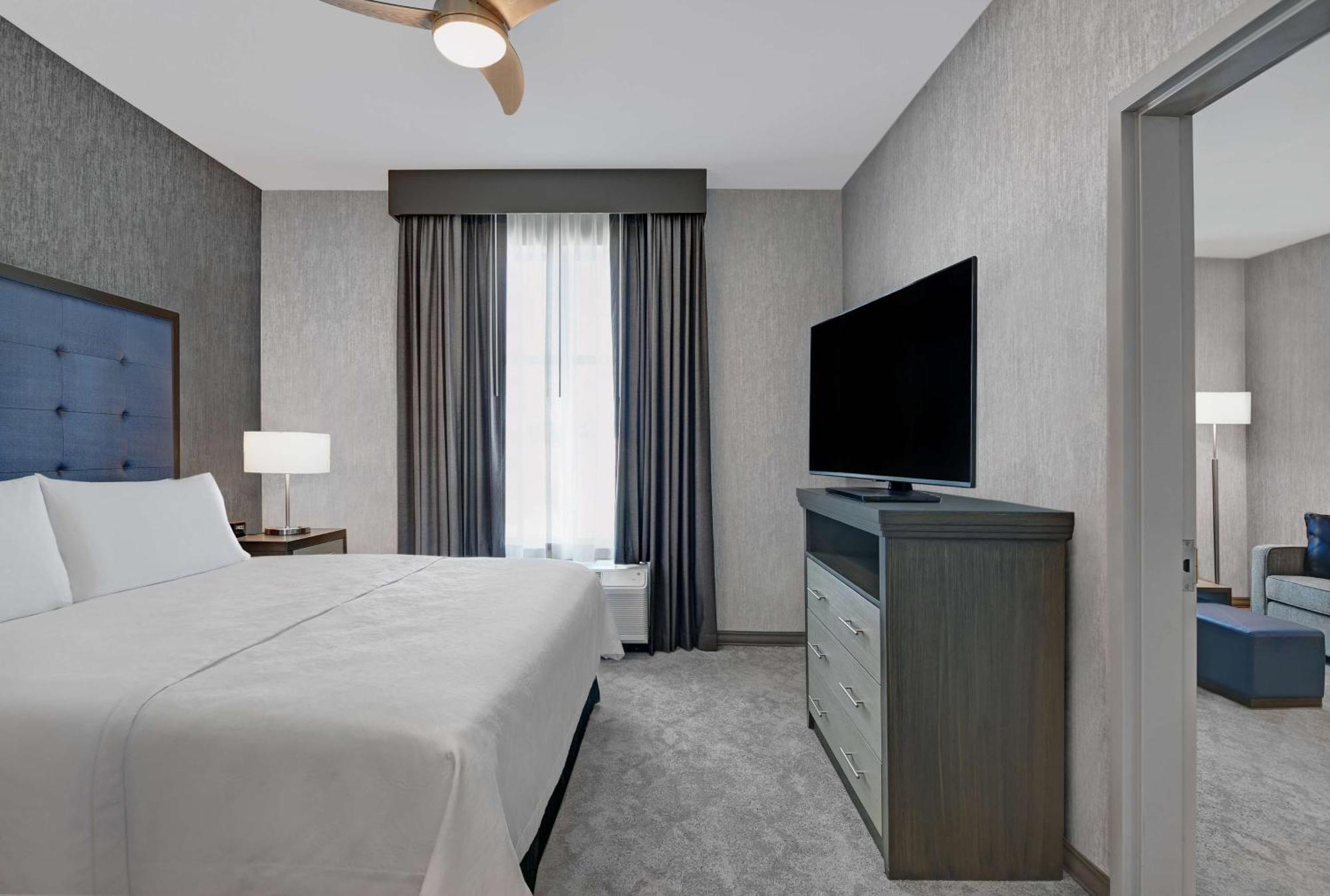 One-Bedroom King Suite - Non-Smoking