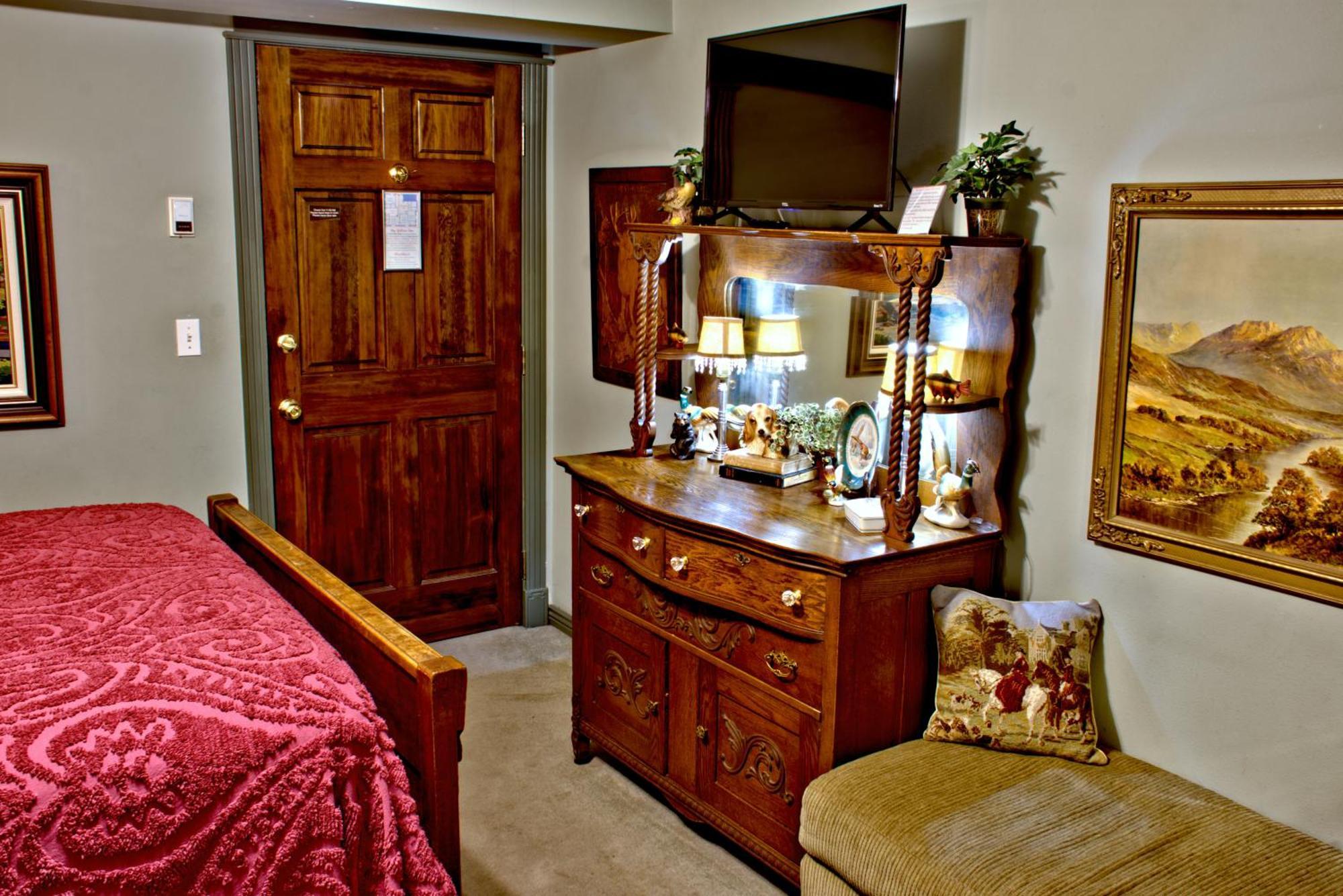 Standard Queen Room