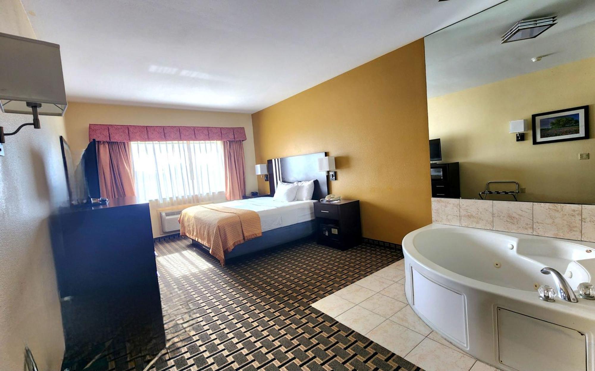 Deluxe King Room - Non-Smoking