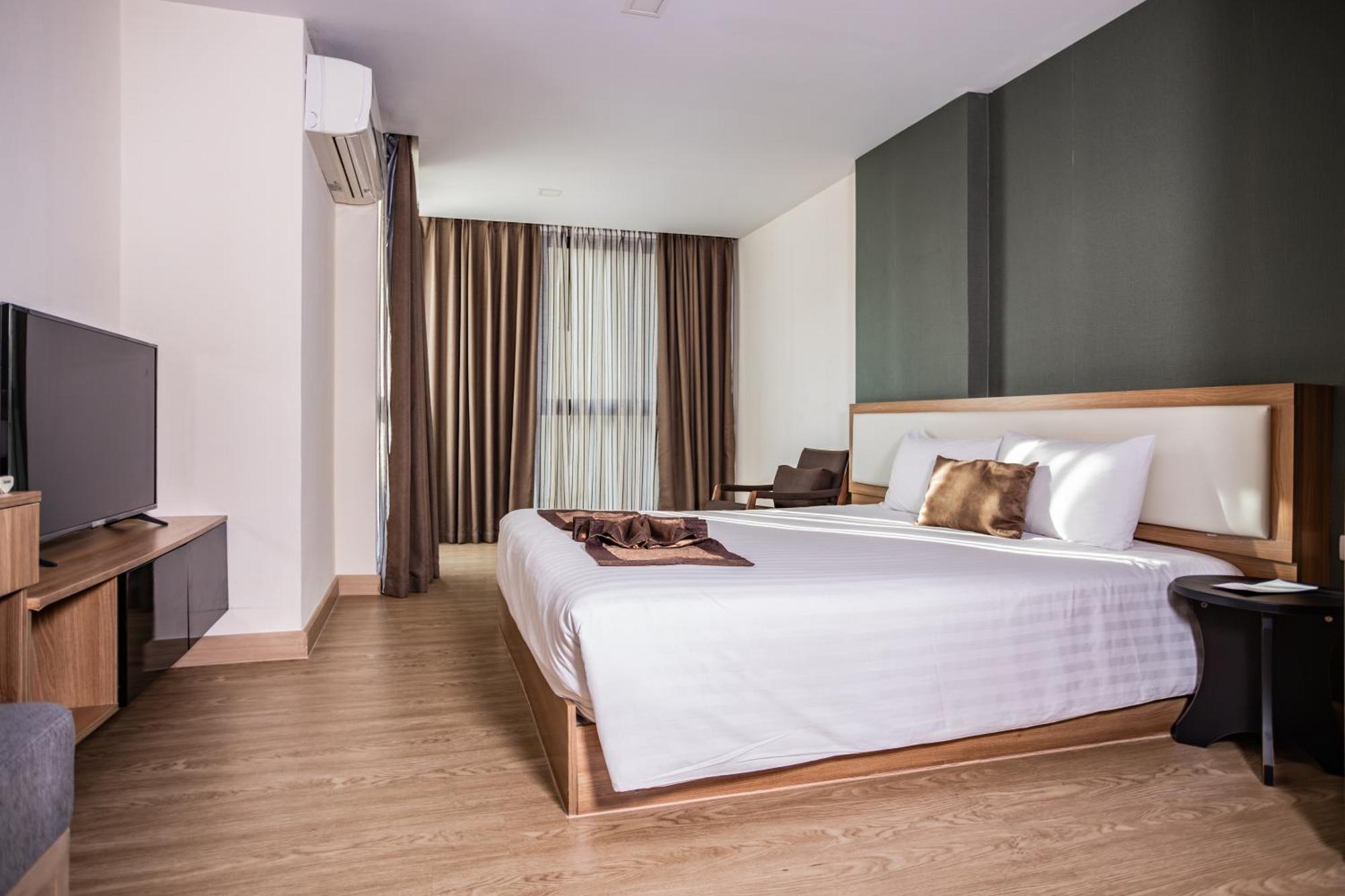 One-Bedroom Grand Premier King Room