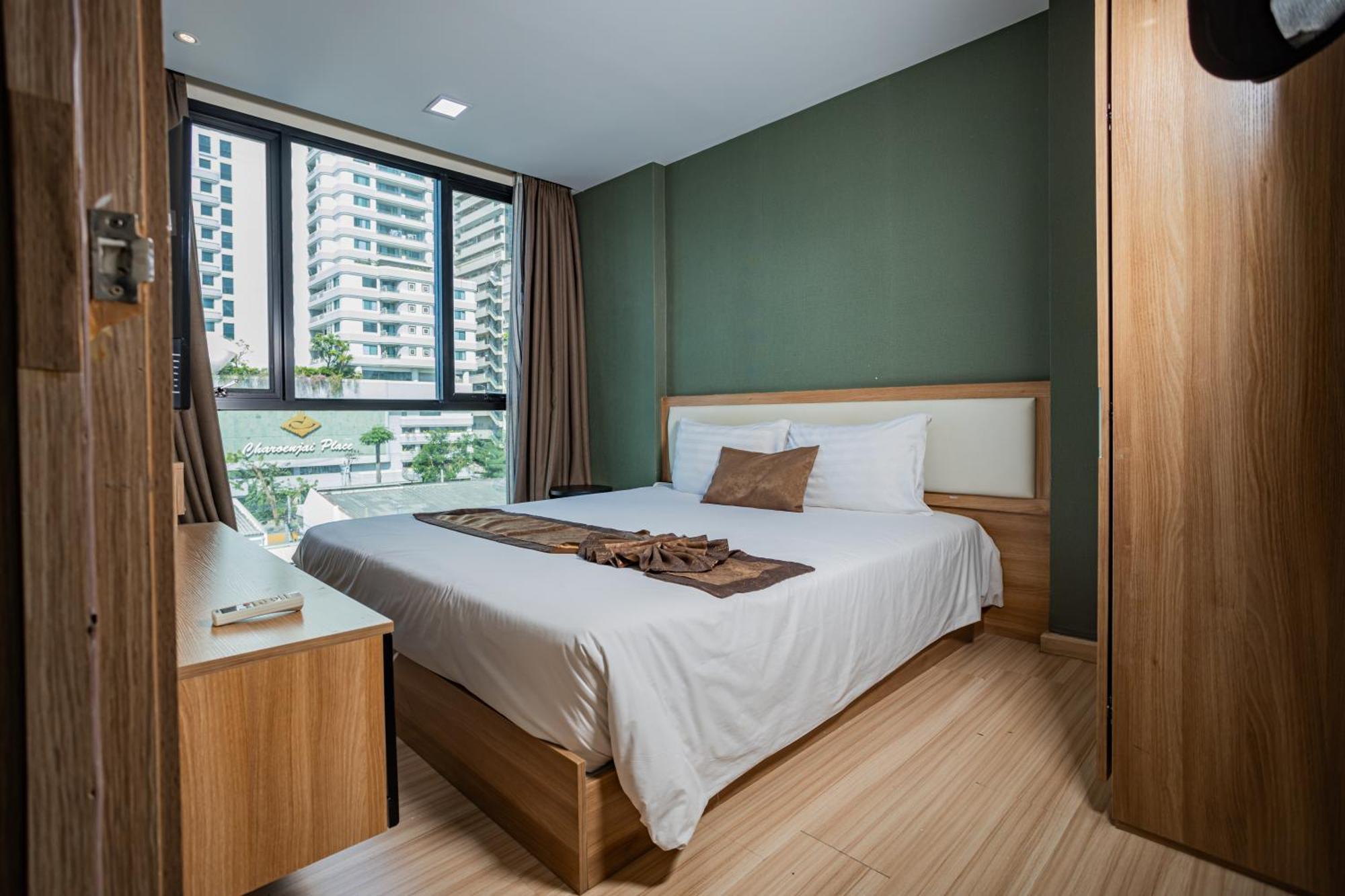 One-Bedroom Superior King Room