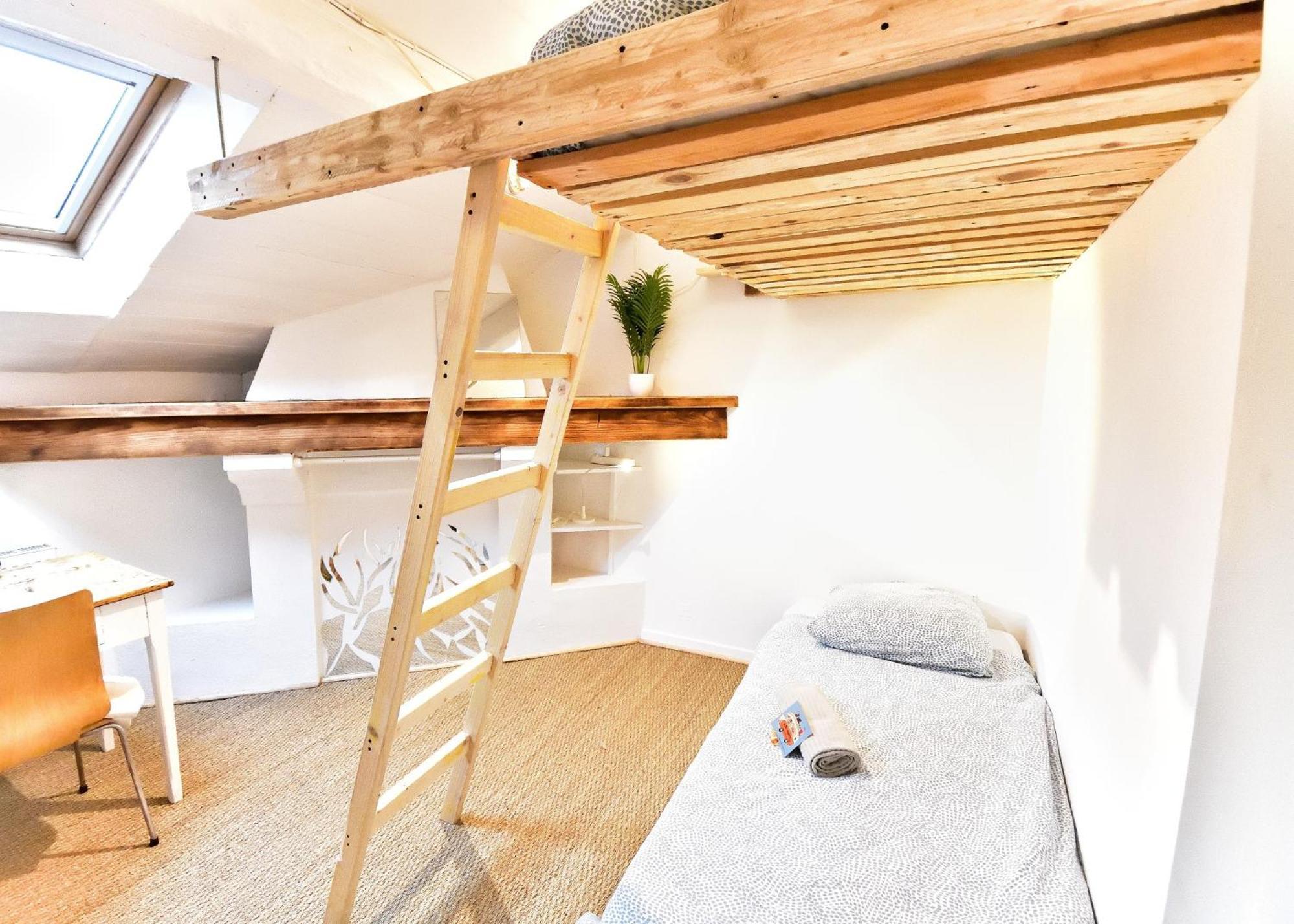 Chambre Lits Jumeaux avec Salle de Bains Commune