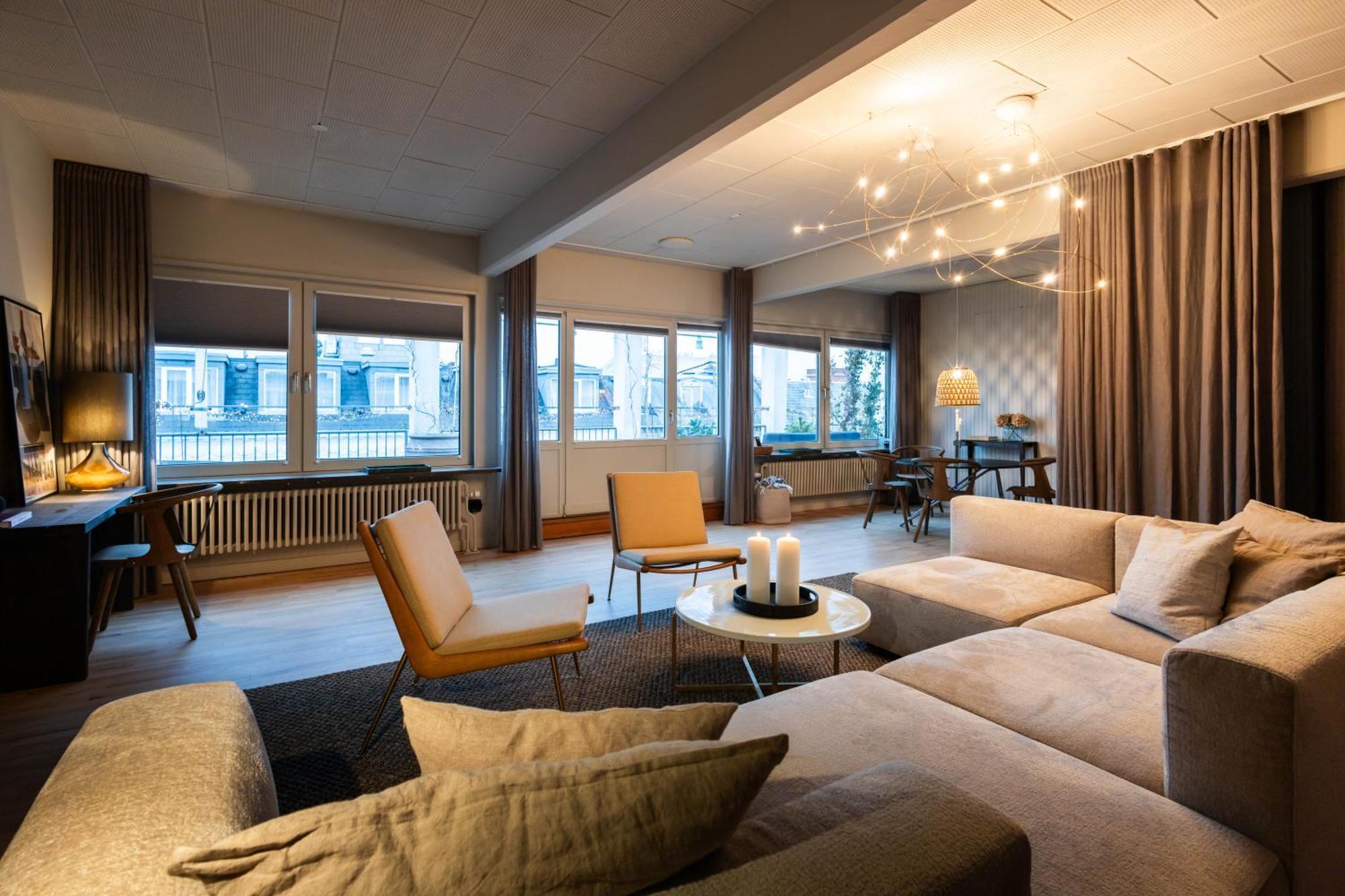 Two-Bedroom Penthouse with Balcony & Habour View,1507133260:JPEG