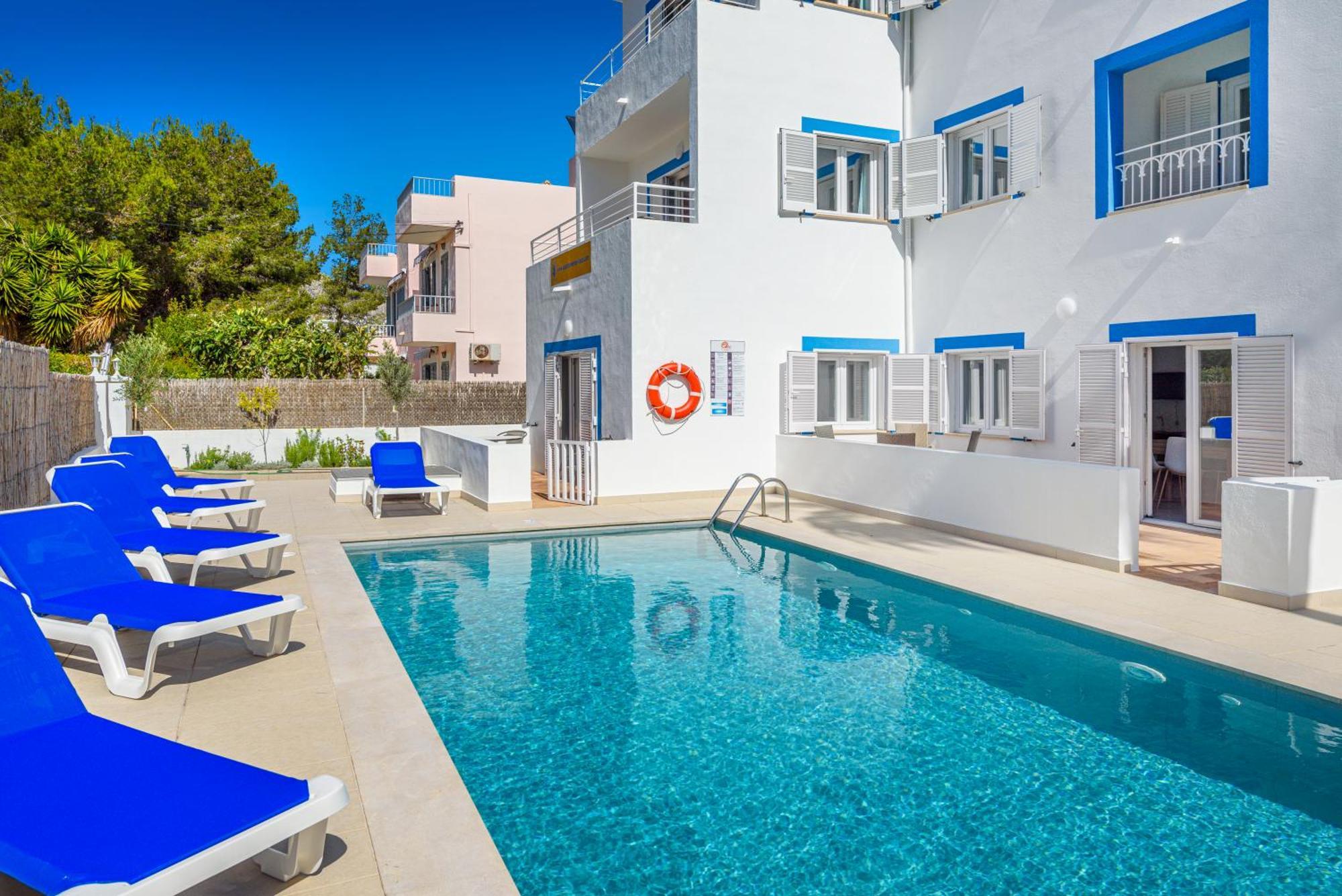 Apartamento con vistas a la piscina