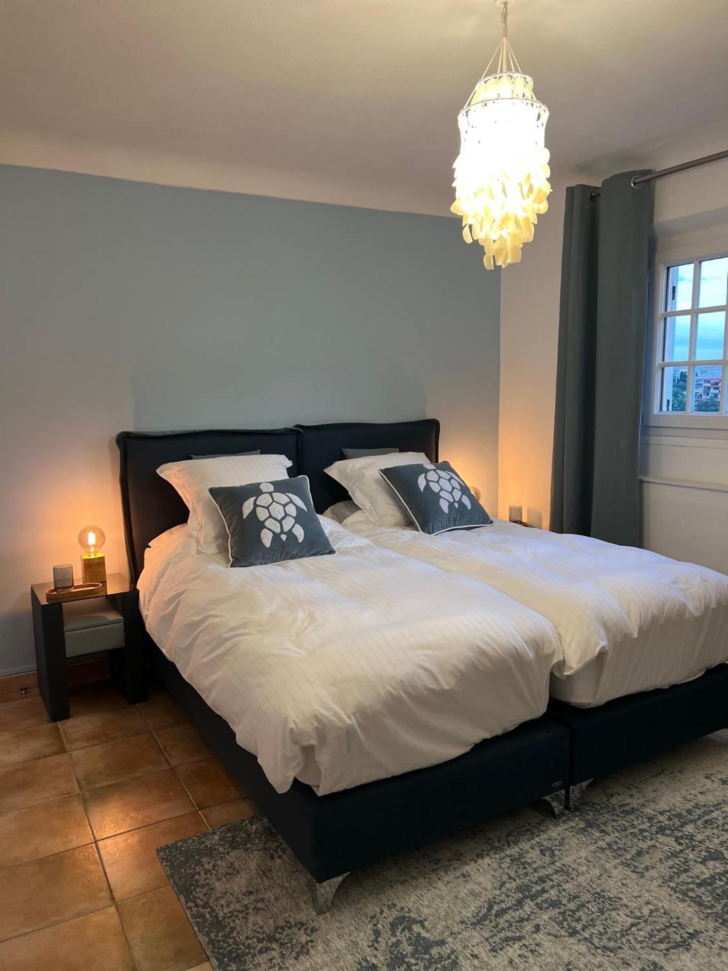 Chambre Lits Jumeaux avec Salle de Bains Privative