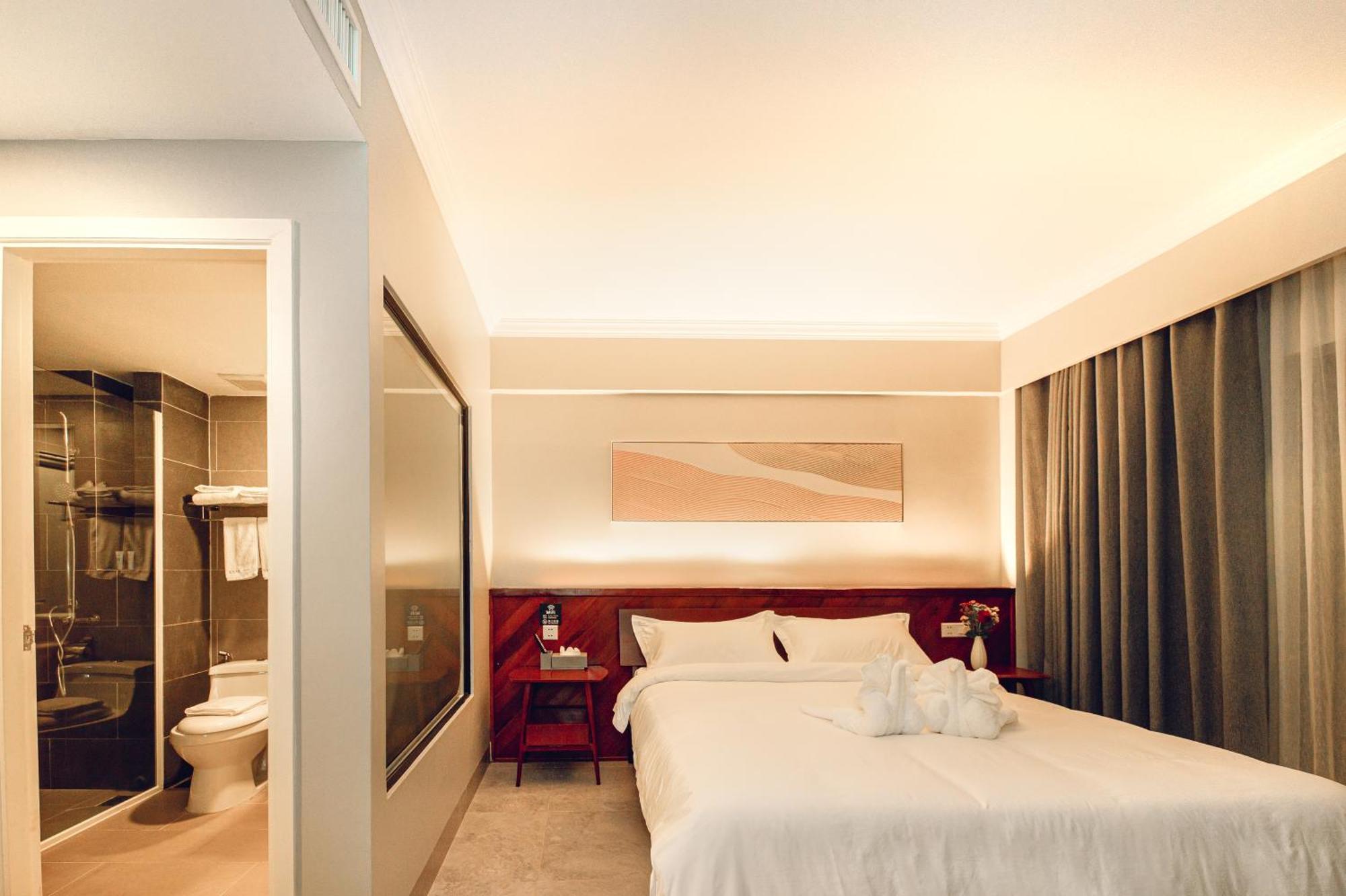 Deluxe Double Room with Balcony