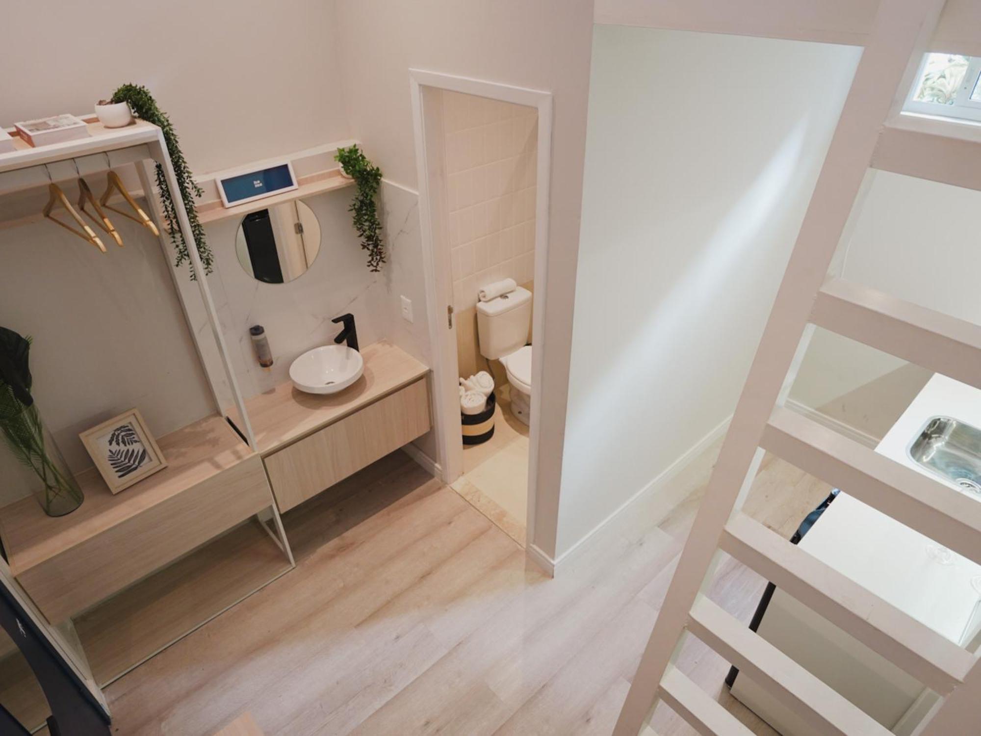 Estúdio com Cama Elevada e Escada
