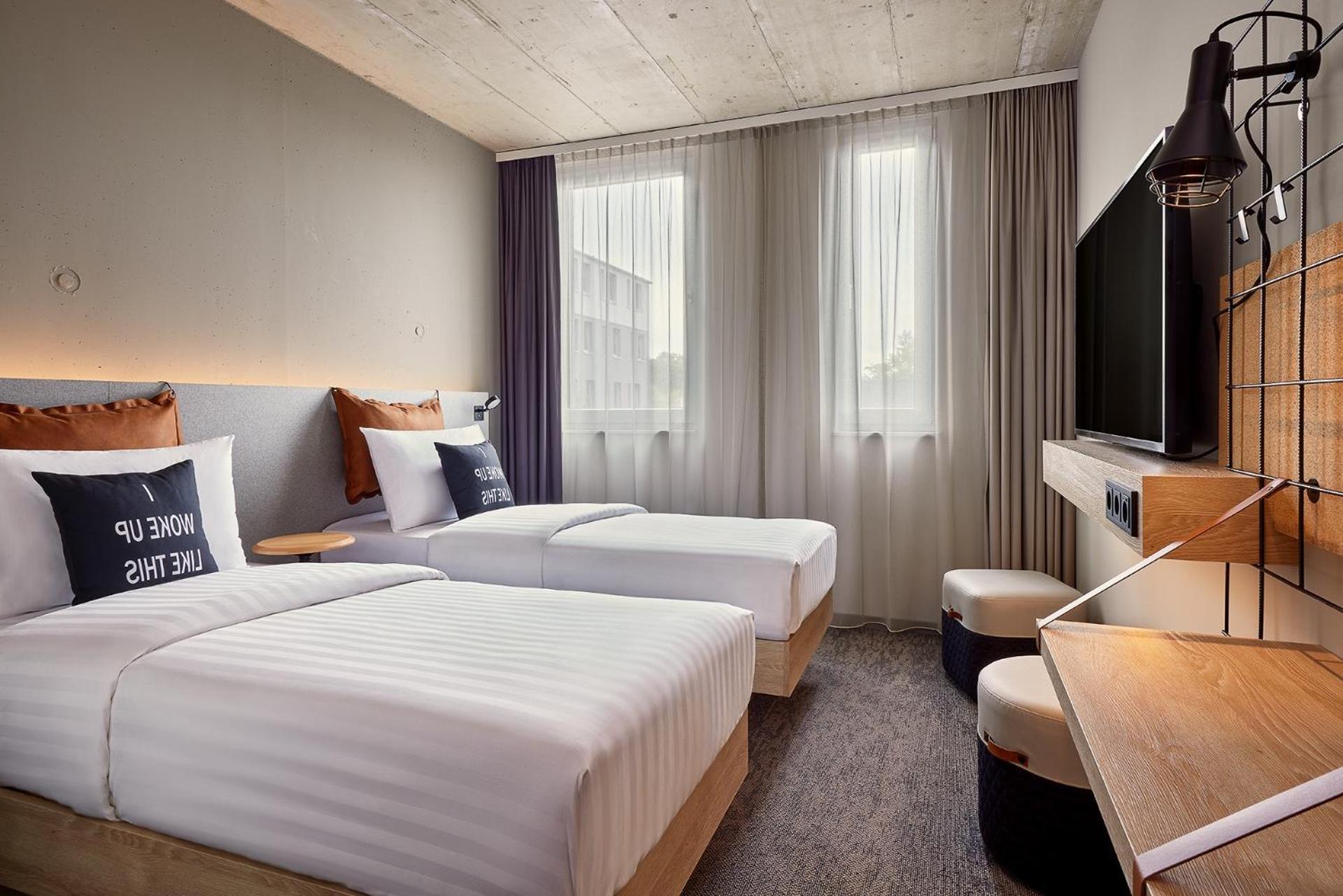 Moxy Twin Room,1501164085:JPEG