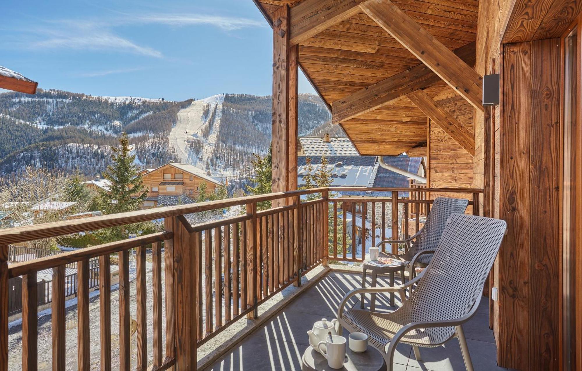 Two-Bedroom Apartment with Mountain View